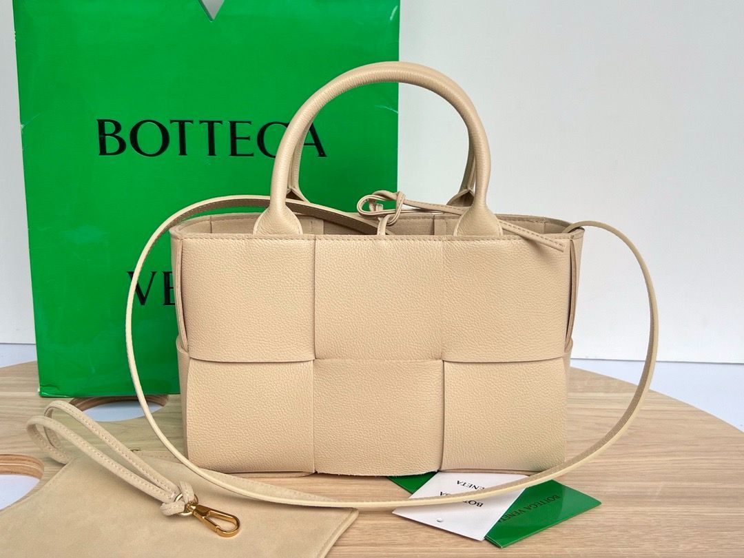 BOTTEGA VENETA ミニ アルコ トートバッグ