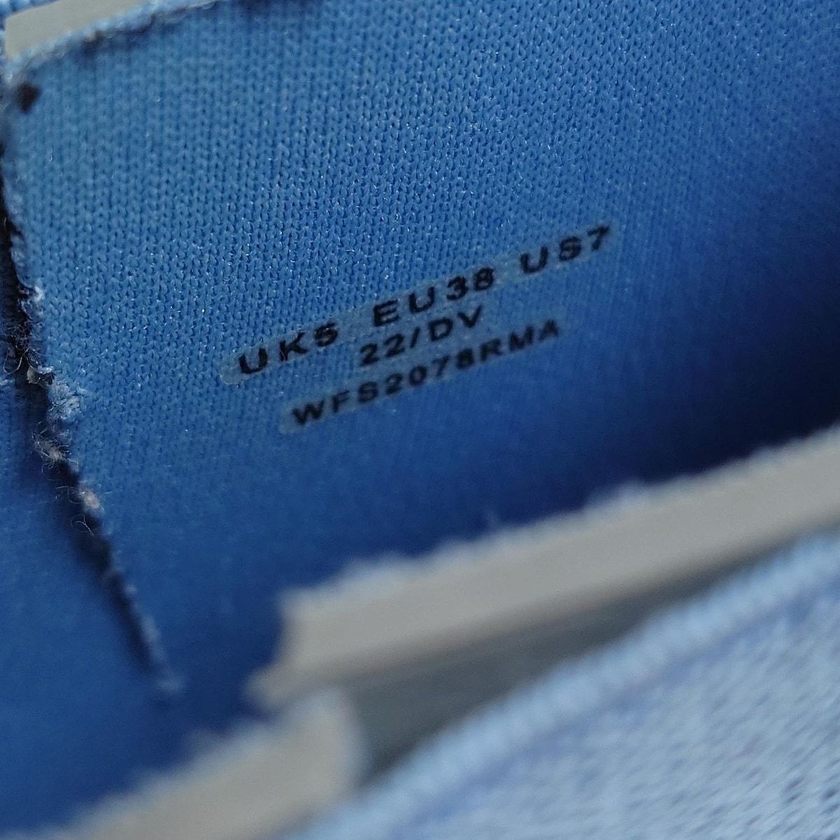 - ライトグレー×ライトブルー