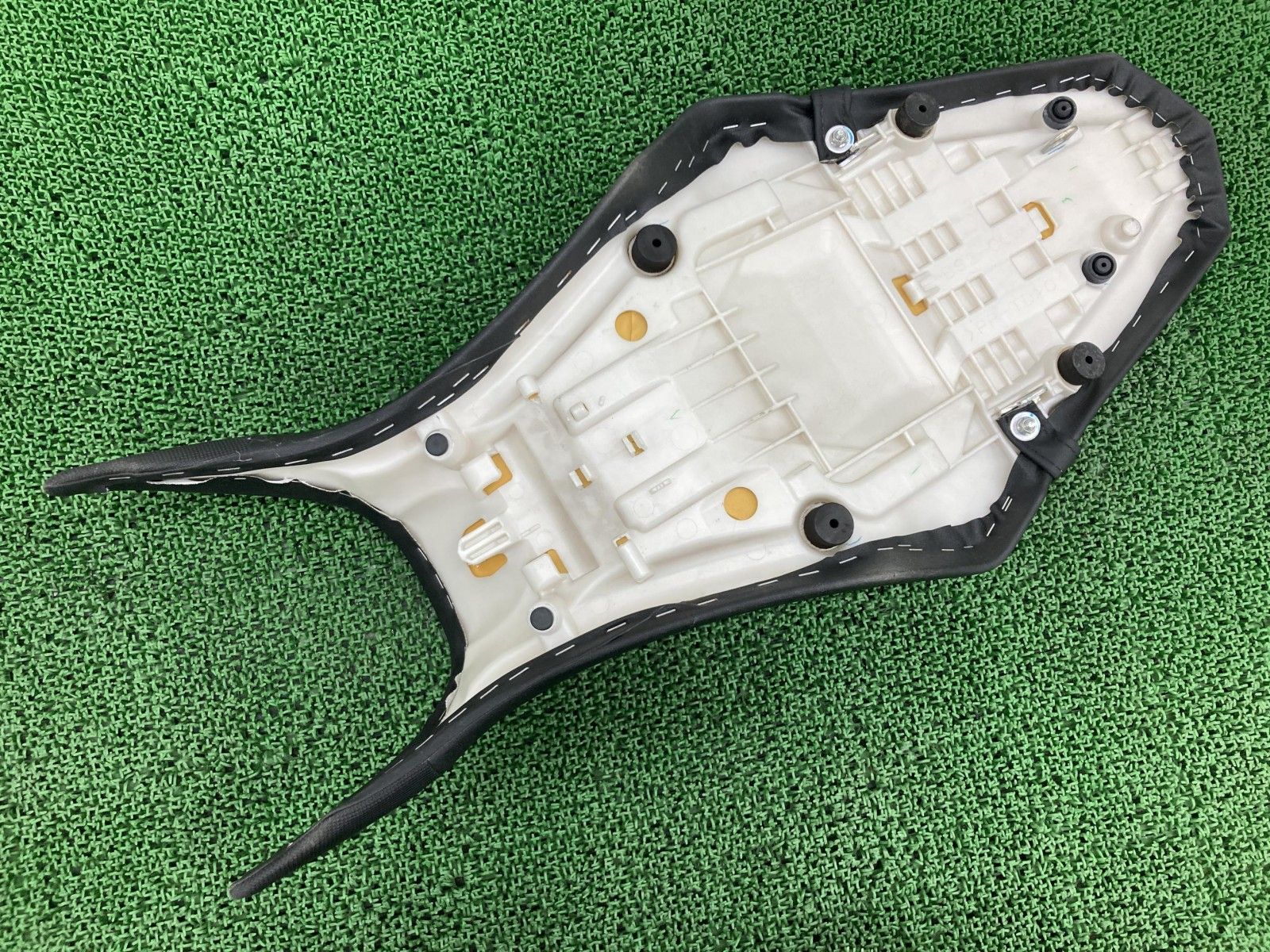 MT-09 シート BS2 ヤマハ 純正 バイク 部品 RN52J 修復素材に 品薄