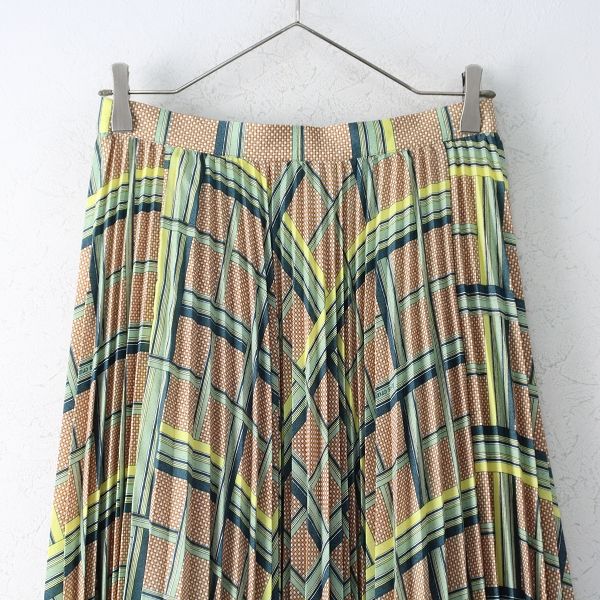 Lois CRAYON 　プルオーバー+スカート Lois CRAYON Official | . 𝑁𝑒𝑤 𝑎𝑟𝑟𝑖𝑣𝑎𝑙 ▫︎ フラワー