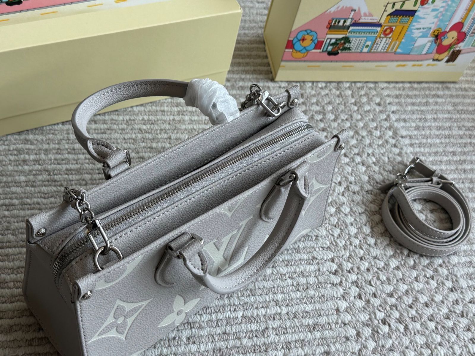 今日特価】Luxury Foldable Gift Box Edition Lv Onthego