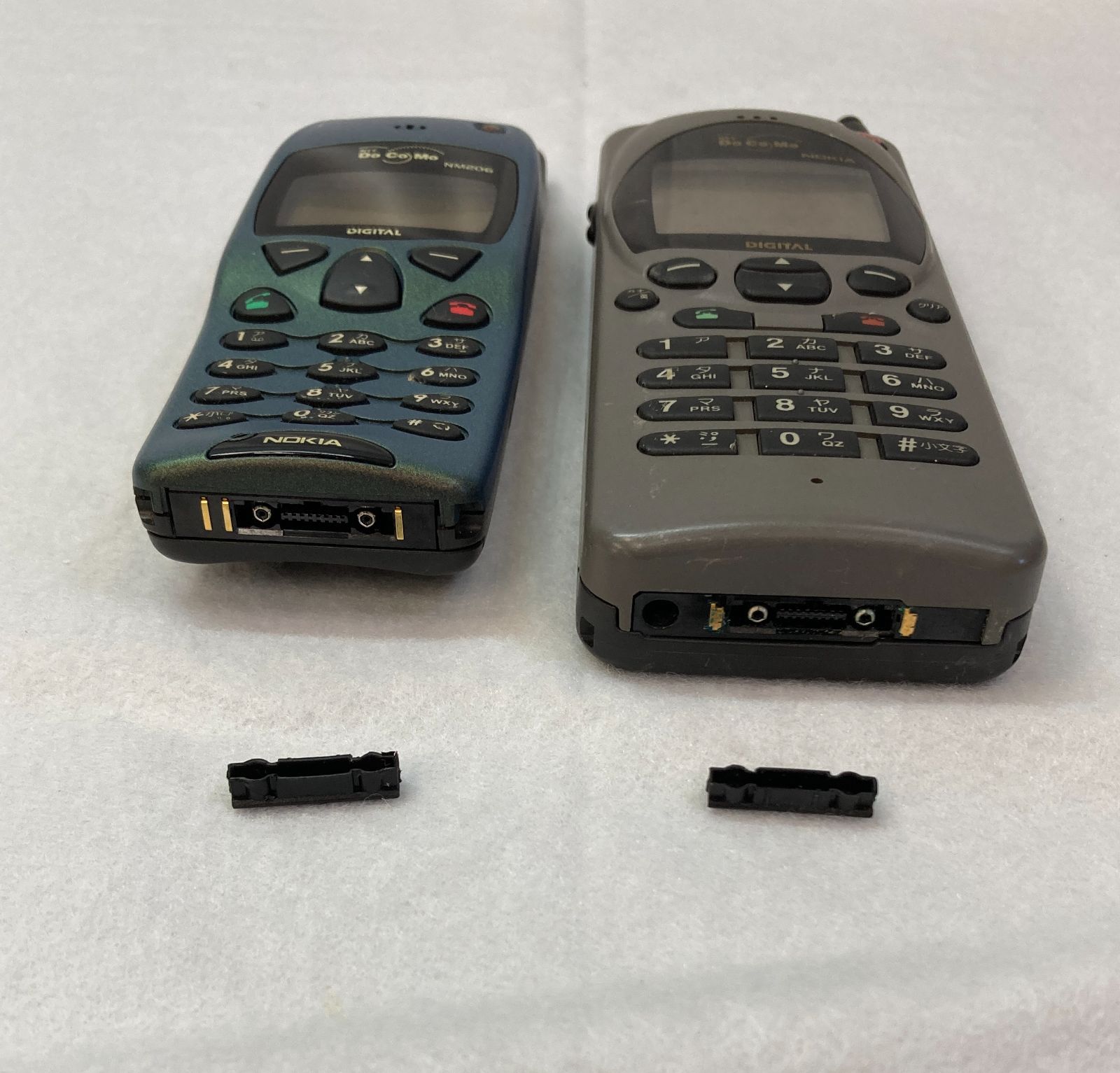 コレクター品 レア ガラケー docomo NOKIA ノキア 実機 2台/ NM206