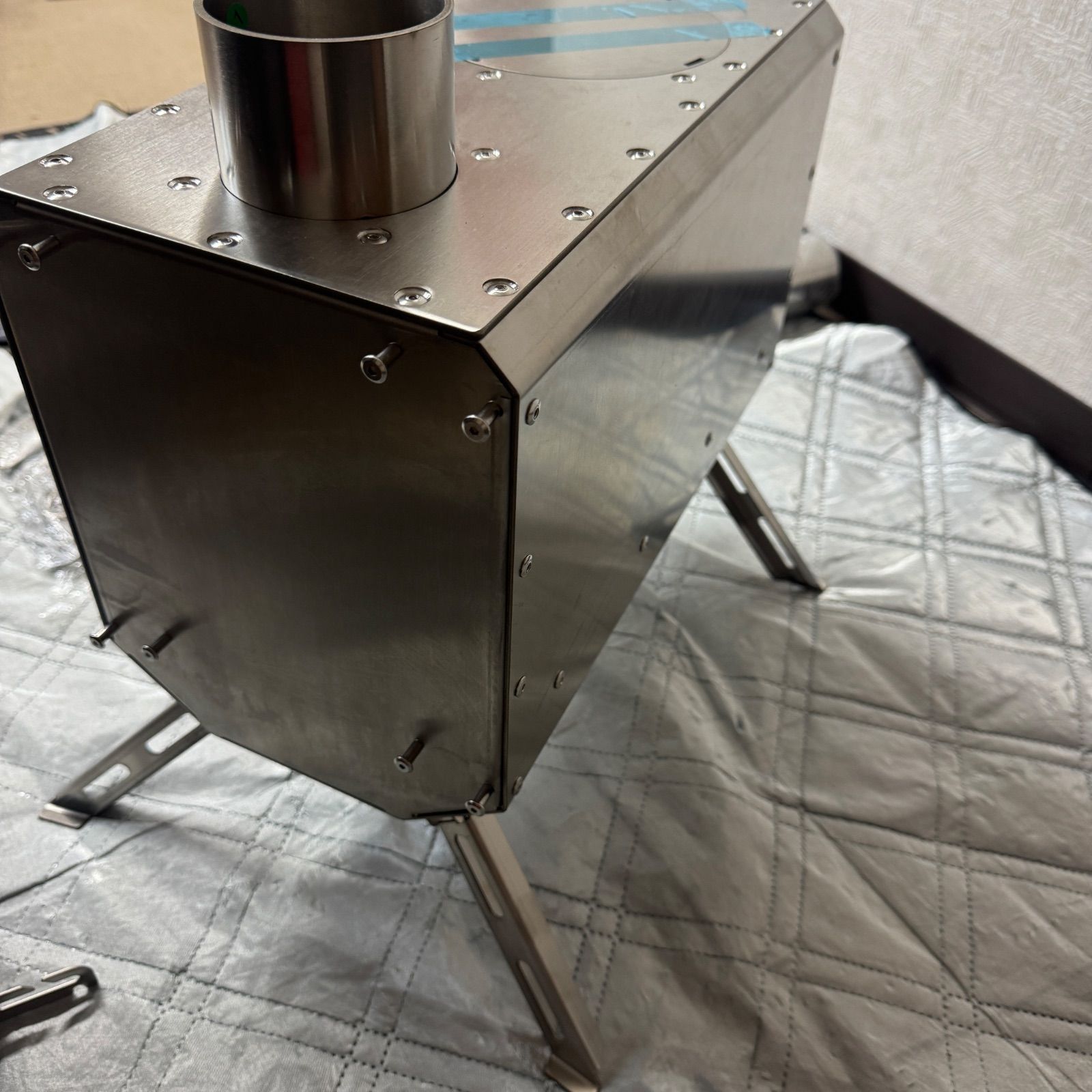 折りたたみ脚 分割煙突