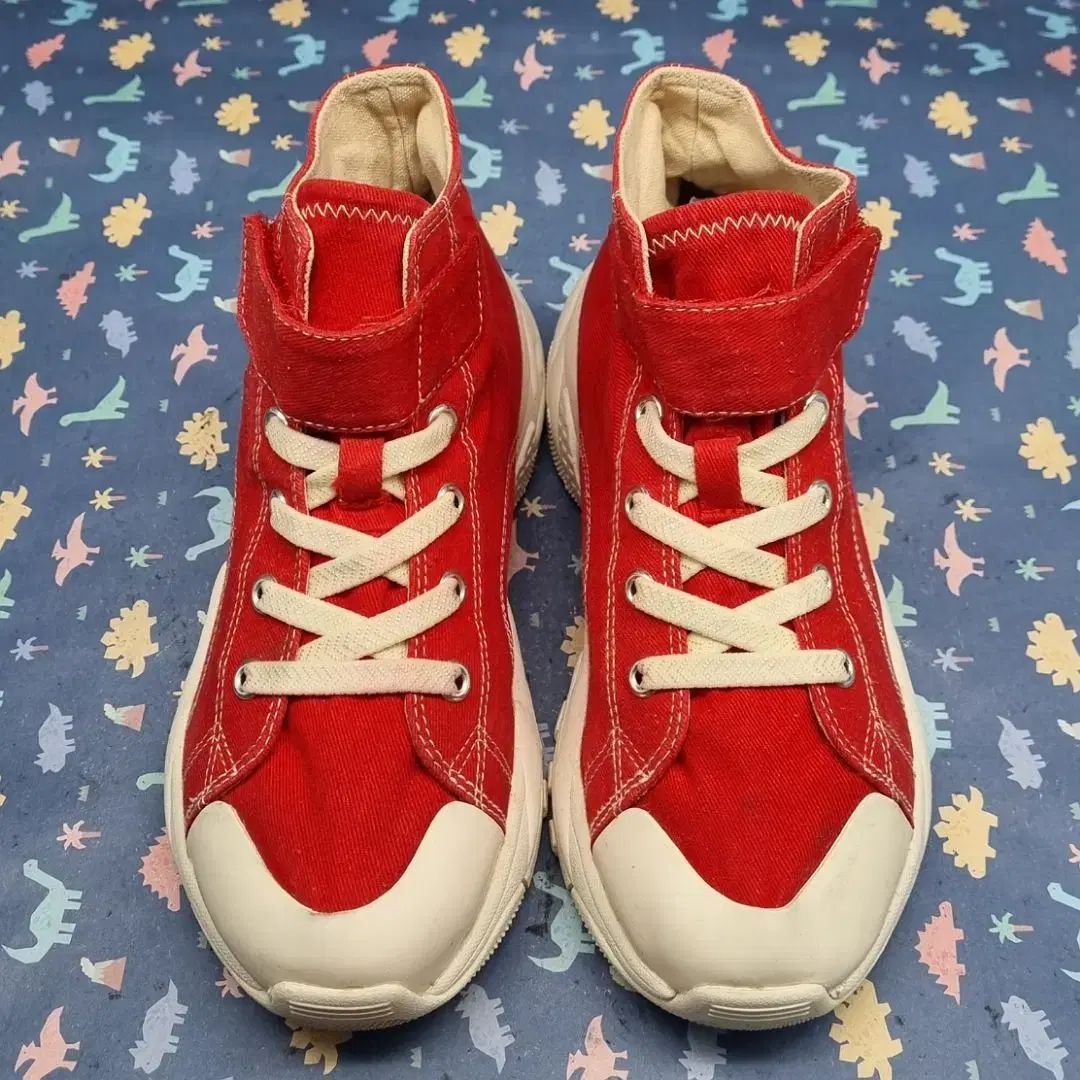 MLBキッズ ハイトップ スニーカー (新品)