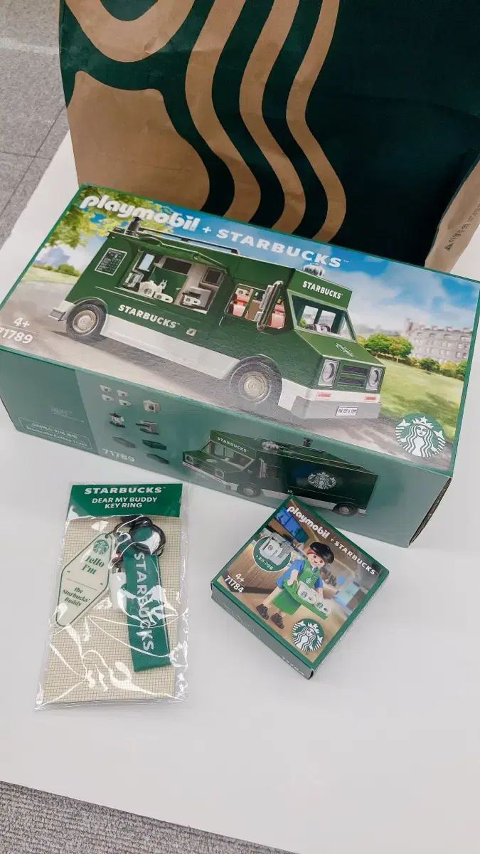 スターバックスSTARBUCKS プレイモービル2箱＆スタバ カードのセット