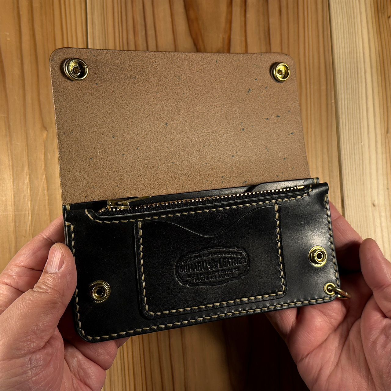 昭南多脂ベンズ使用のトラッカーウォレット販売開始｜最高級レザーの経年