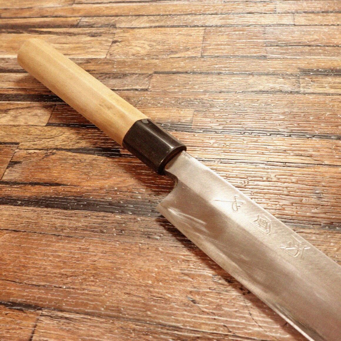 価値観 両國や 柳刃包丁 研ぎ済 水牛柄 刺身包丁 青二鋼 紋鍛錬 本鍛錬 両国や き 300mm 限定商品＆豊富な品揃え。