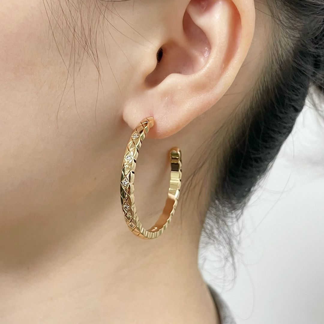 【華やかさ×品×個性の完璧なバランス】CHANEL イヤリング ◇CCロゴが華やか◇『CHANEL』24k CCロゴ ストラス イヤリング