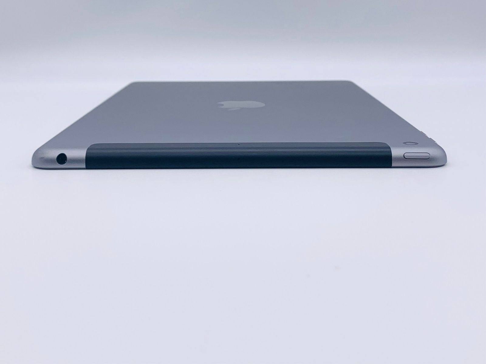 iPad 5 第5世代/32GB/SIMフリー/A1823/スペースグレー - メルカリ