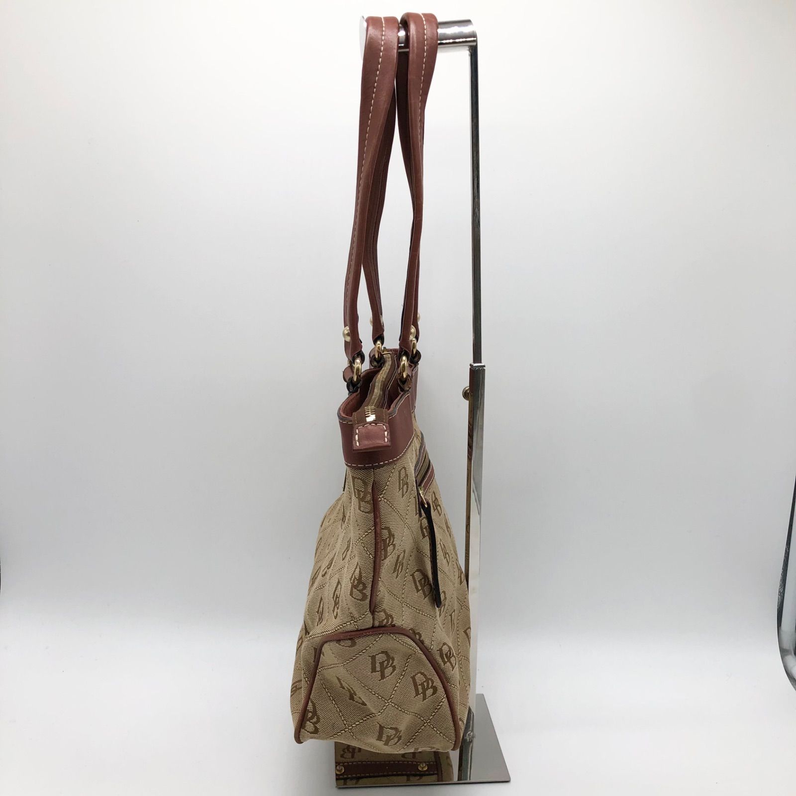 美品　DOONEY&BOURKE ハンドバッグ　総柄　ドゥーニーアンドバーク DOONEY & BOURKE ドゥーニーアンドバーク ハンドバック ゴールド