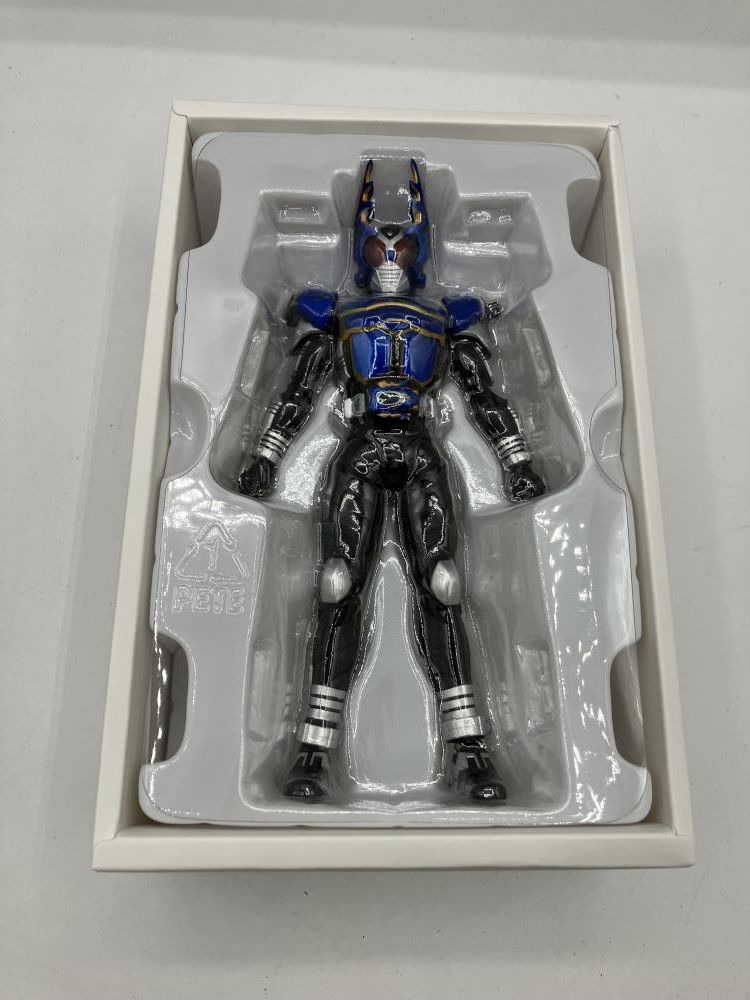 【中古】 真骨彫 仮面ライダーガタック 中古】(本体A/箱B)S.H.Figuarts(真骨彫製法) 仮面ライダーカブト