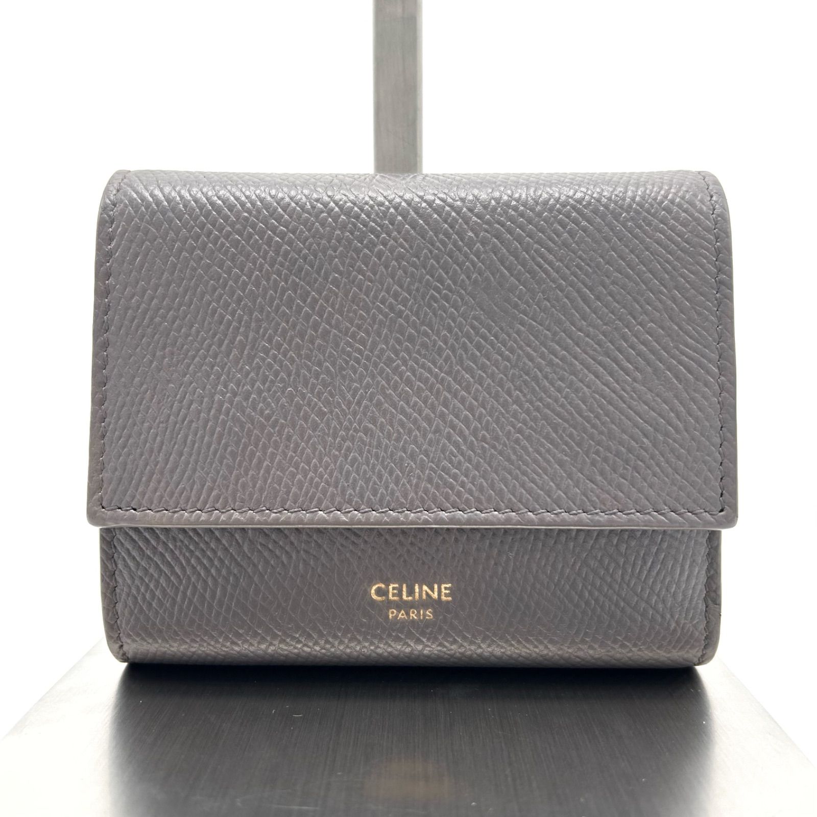 極美✨セリーヌ スモール トリフォールドウォレット ロゴ刻印 ブラック 楽天市場】セリーヌ スモール トリフォールド ウォレット 3つ折り財布