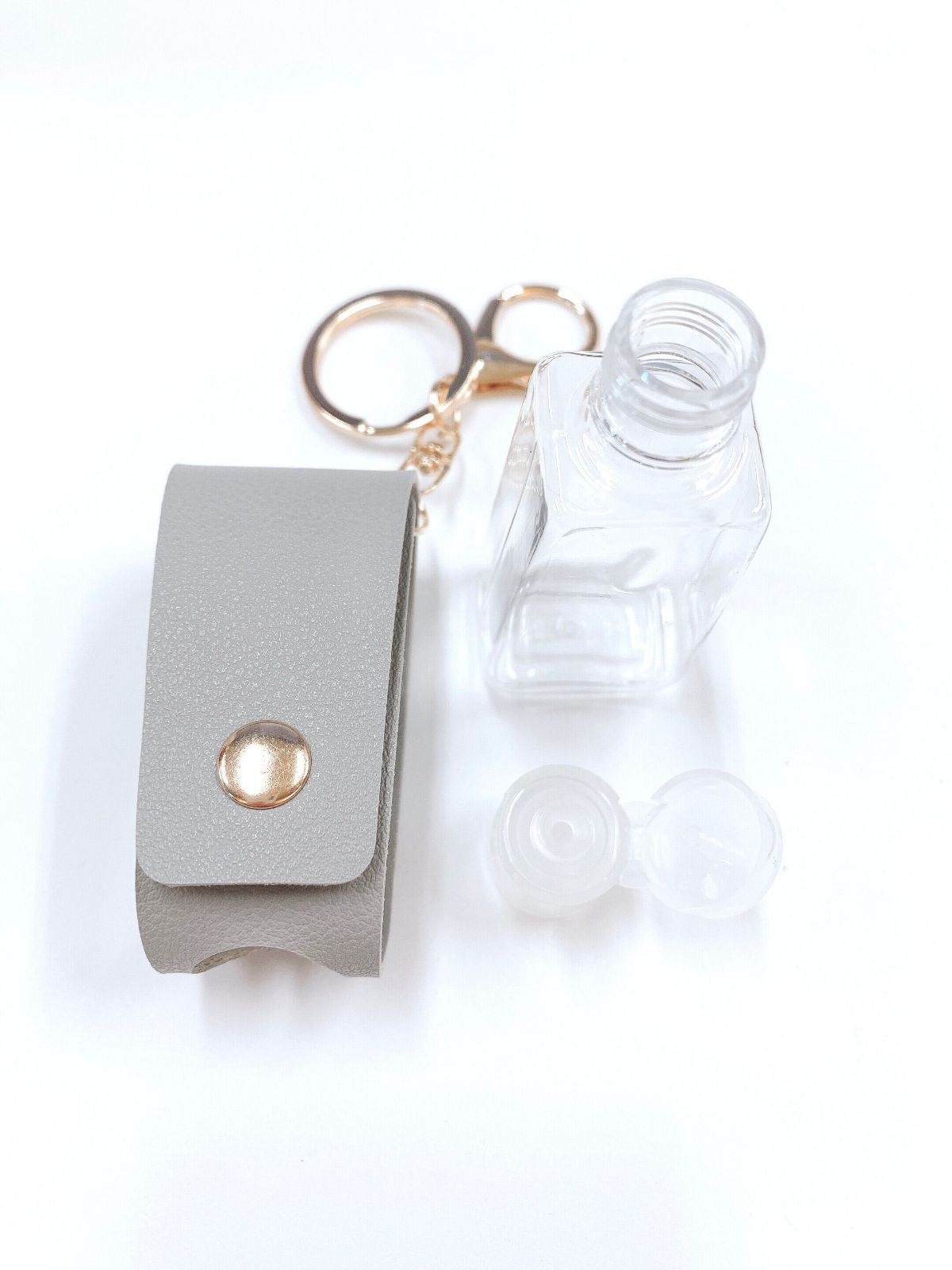 【ハンドジェルケース】30ml レザー グレー キーホルダー 携帯 消毒 ボトル 容器 持ち運び 空 詰替 旅行 手洗い 通勤 通学トラベル ポータブル 可愛い おしゃれ