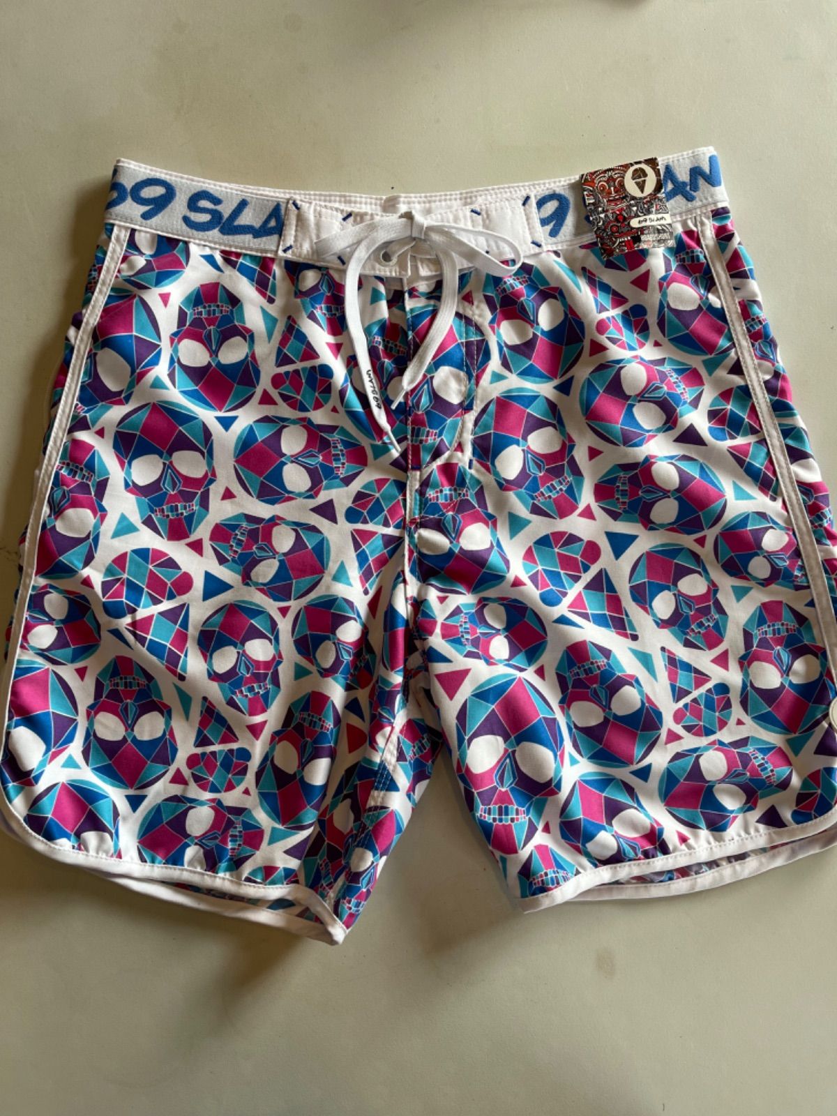 69SLAM ロックスラムLUKE MEDIUMlength BOARDSHORT SKULLMON WHITE 32