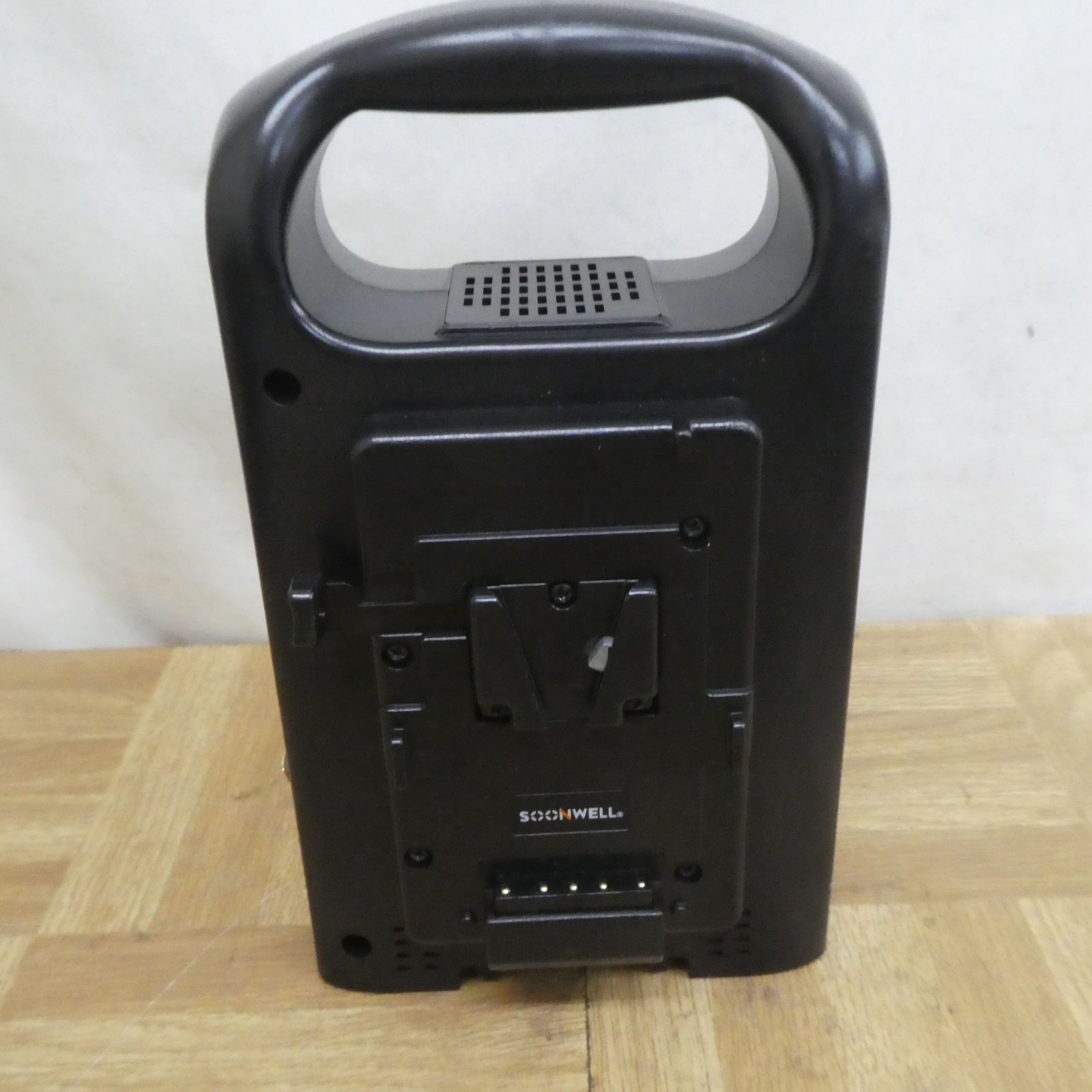 販売 Q793【激安】SOONWELL 98Wh(14.8V 6.6Ah) Vマウントバッテリー