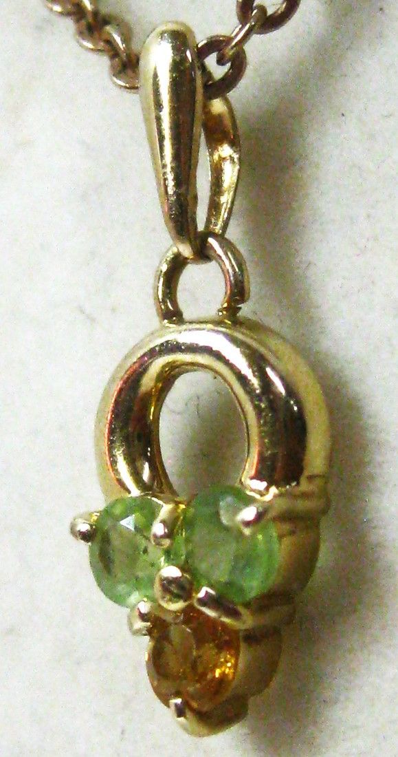 K18 18金ペンダント ペリドット2ヶ トパーズ1ヶ入 W7×H11mm