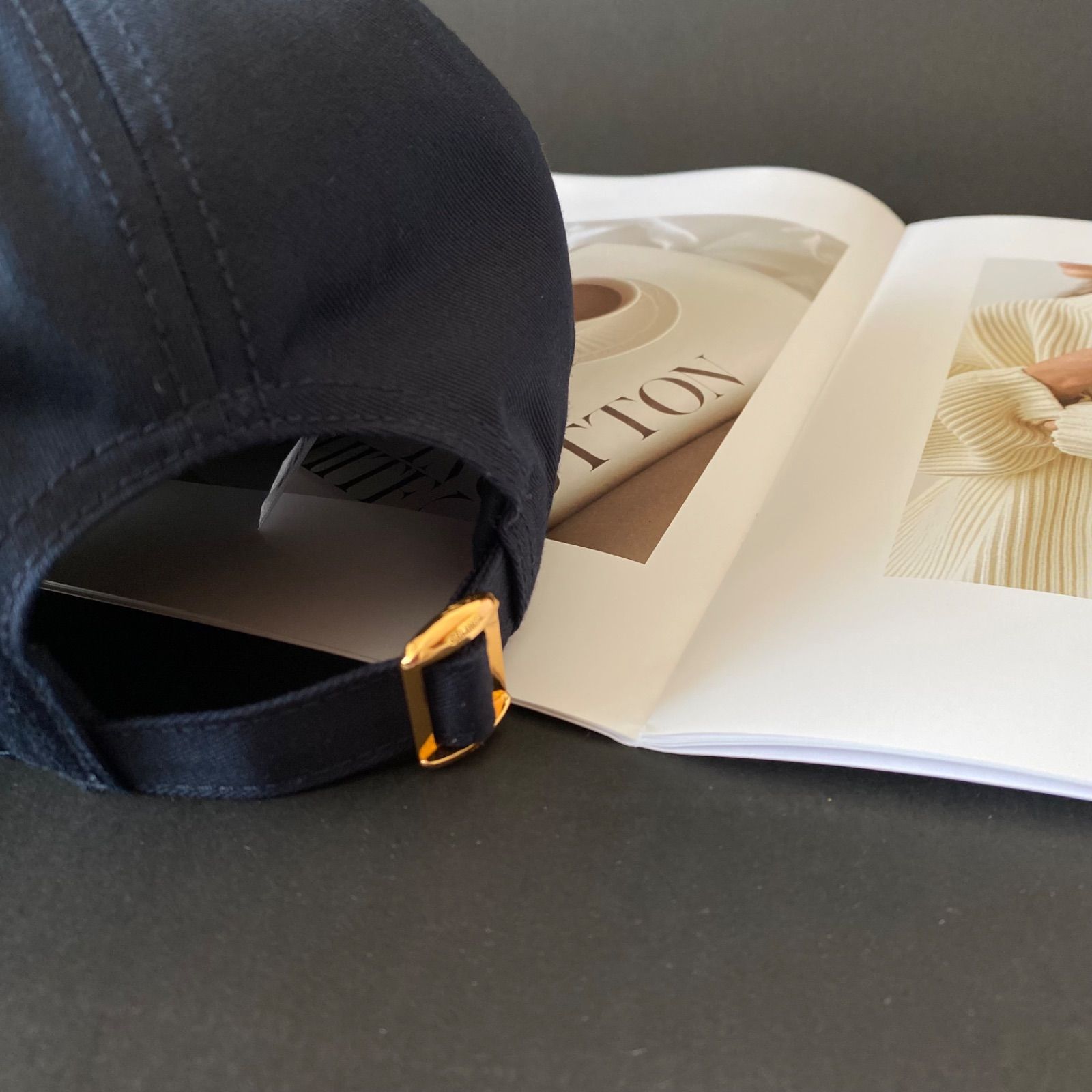 CELINE ネイビー ベースボールキャップ C刺繍 野球帽 CELINE（キャップ）のフリマアイテム一覧
