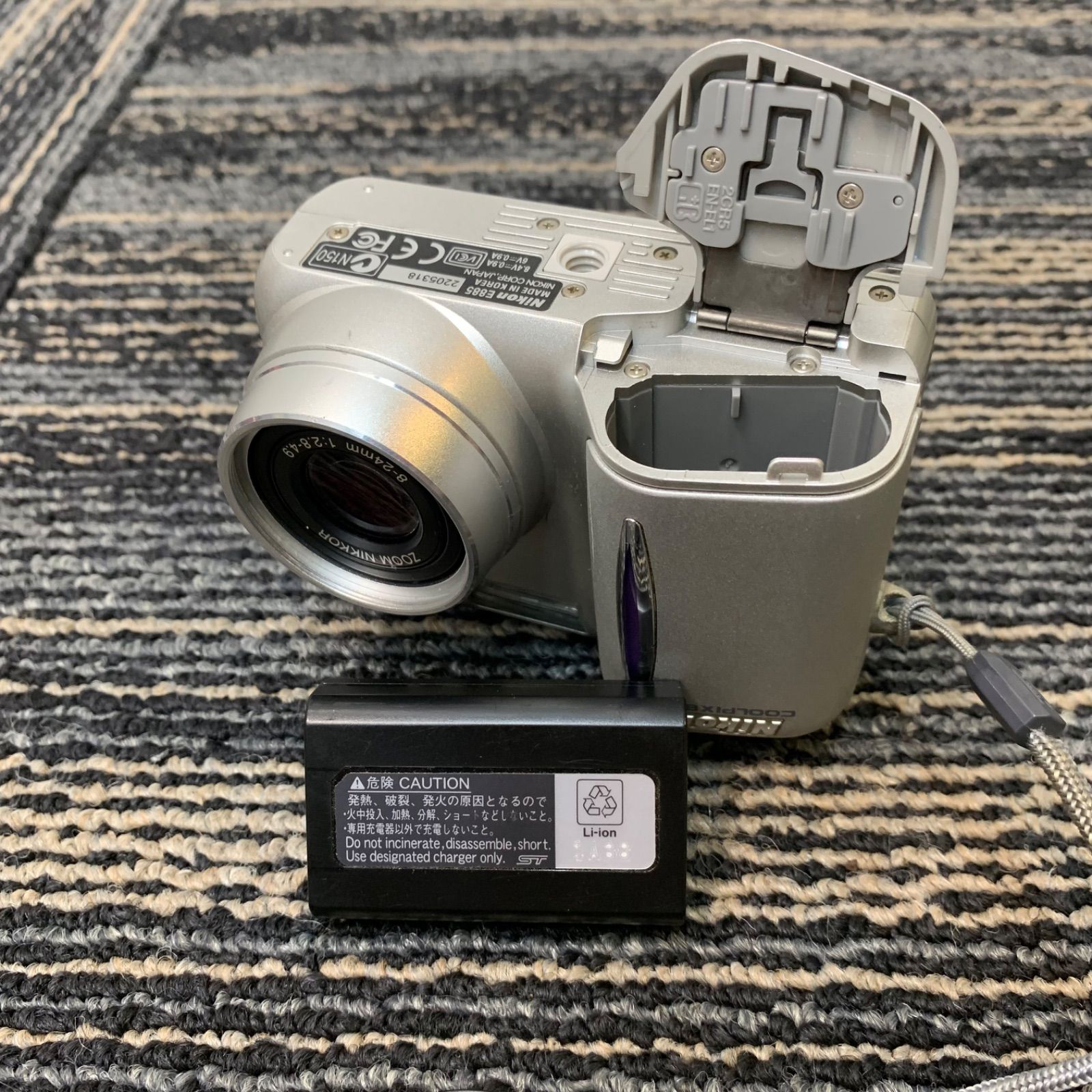 【TKN】 Nikon ニコン　COOLPIX885 デジカメ デジタルカメラ シルバー