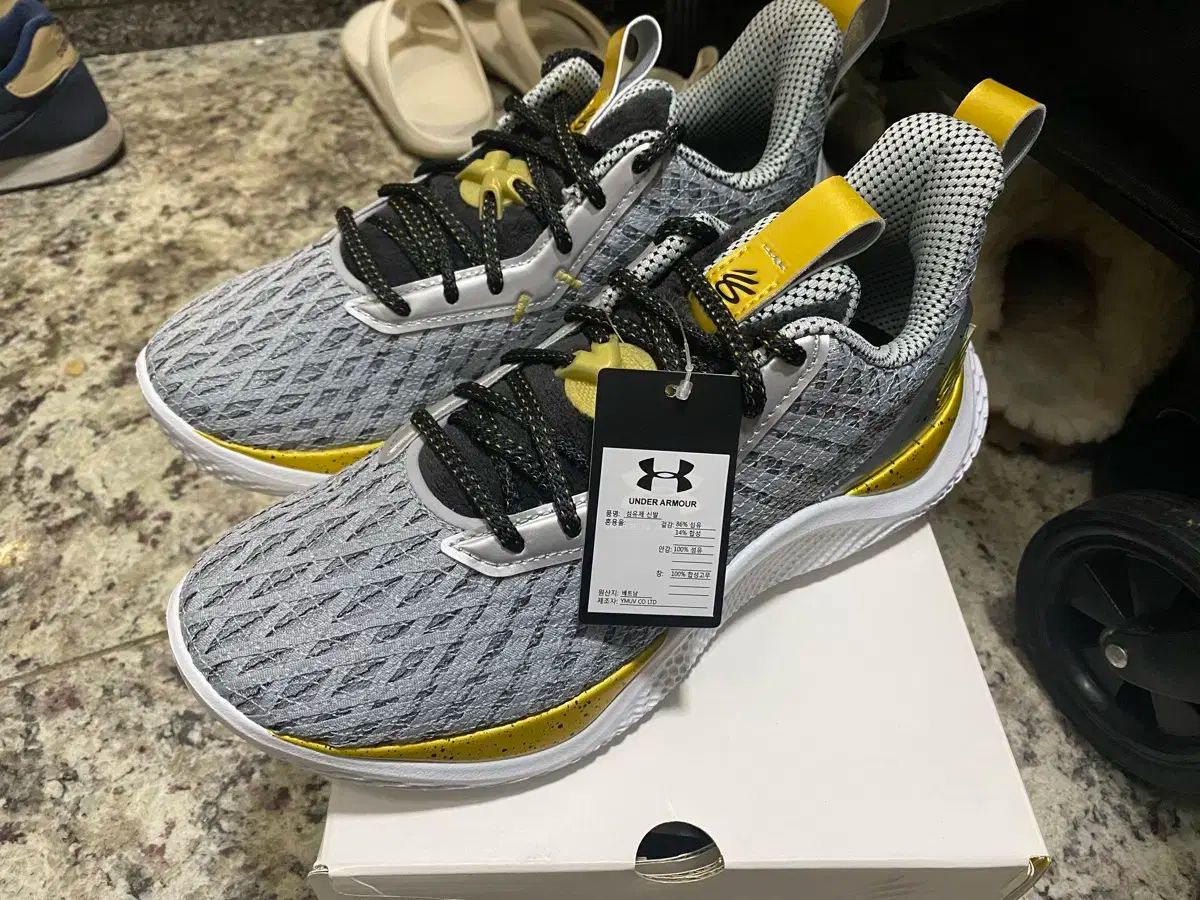 新品 UNDER ARMOUR(アンダーアーマー) カリー 10 バスケットシューズ 260