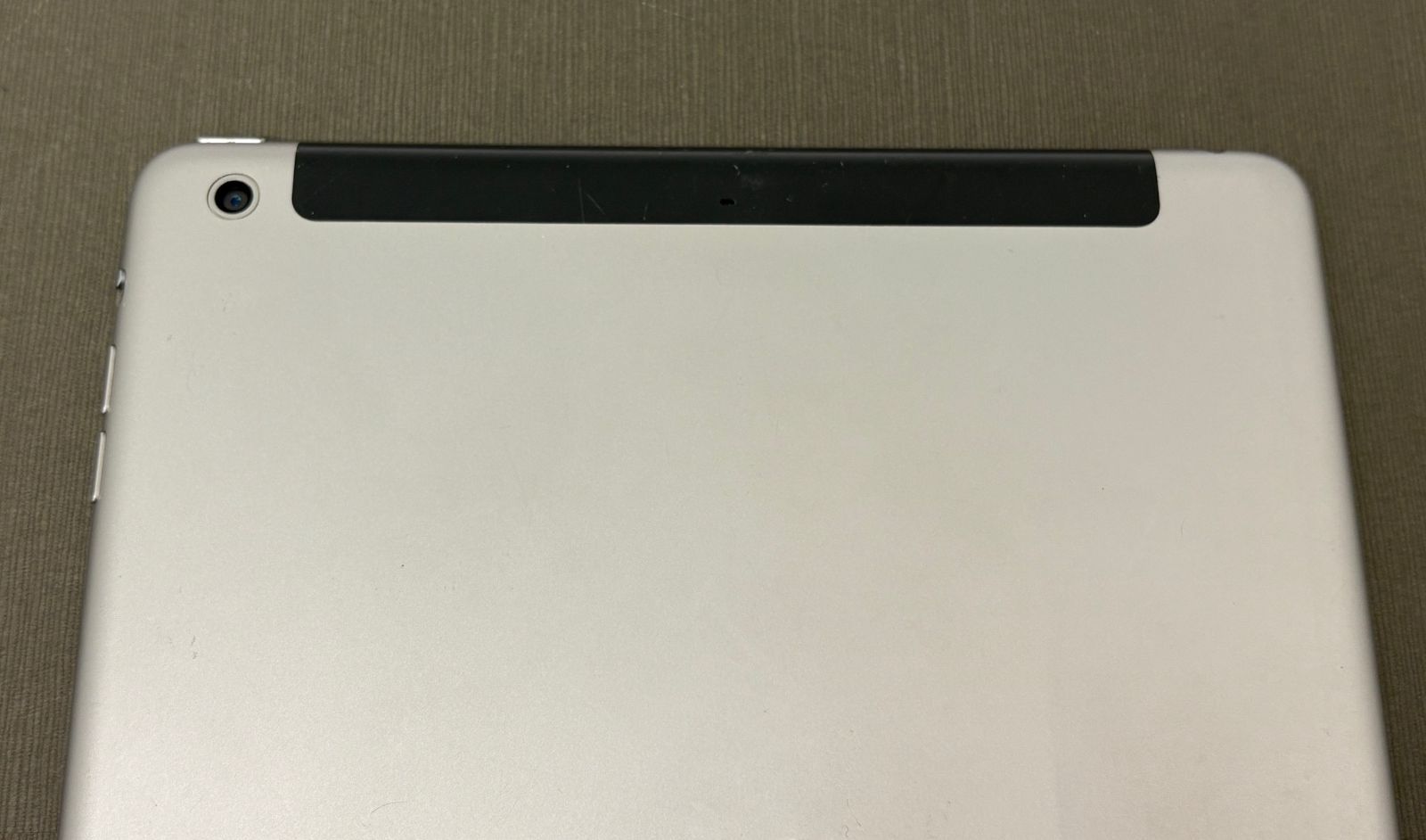 Apple iPad Air 第1世代 16GB 本体　ジャンク品 ジャンク】iPad Air ブラック 16GB docomo -HO563-