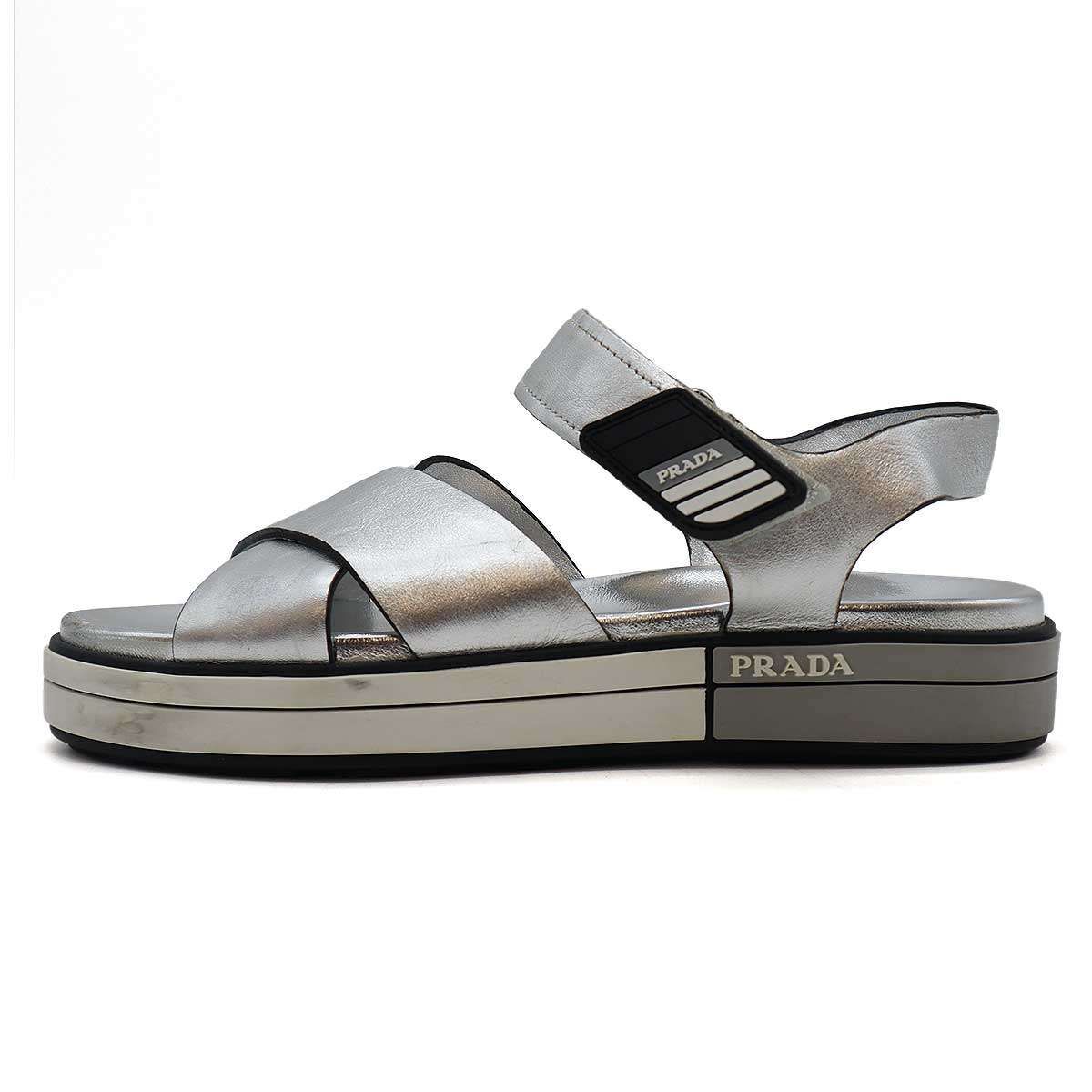 プラダ　シルバー クロスストラップ サンダル PRADA プラダ メタリッククロスストラップサンダル シルバー 35