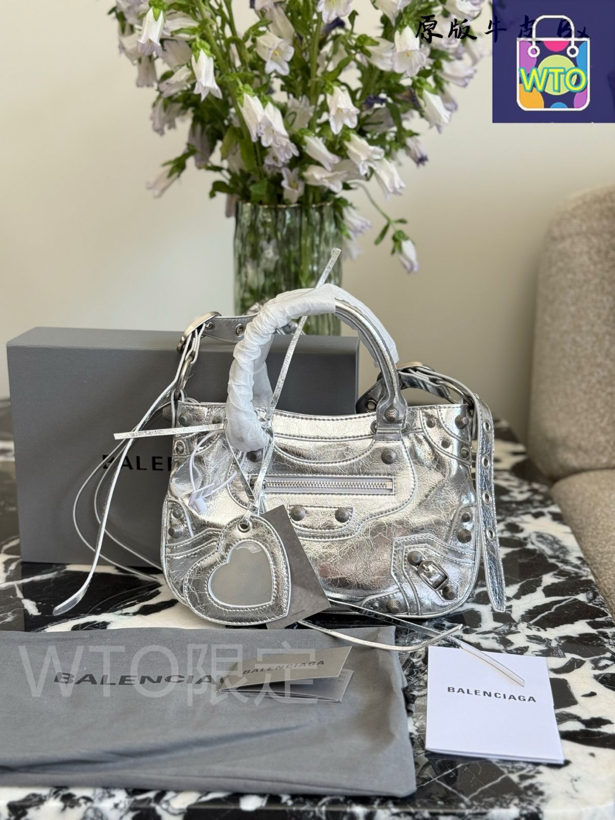 バレンシアガ モーターバッグ Balenciaga motor bag PRICE : $250 MATERIAL : Leather COLOR