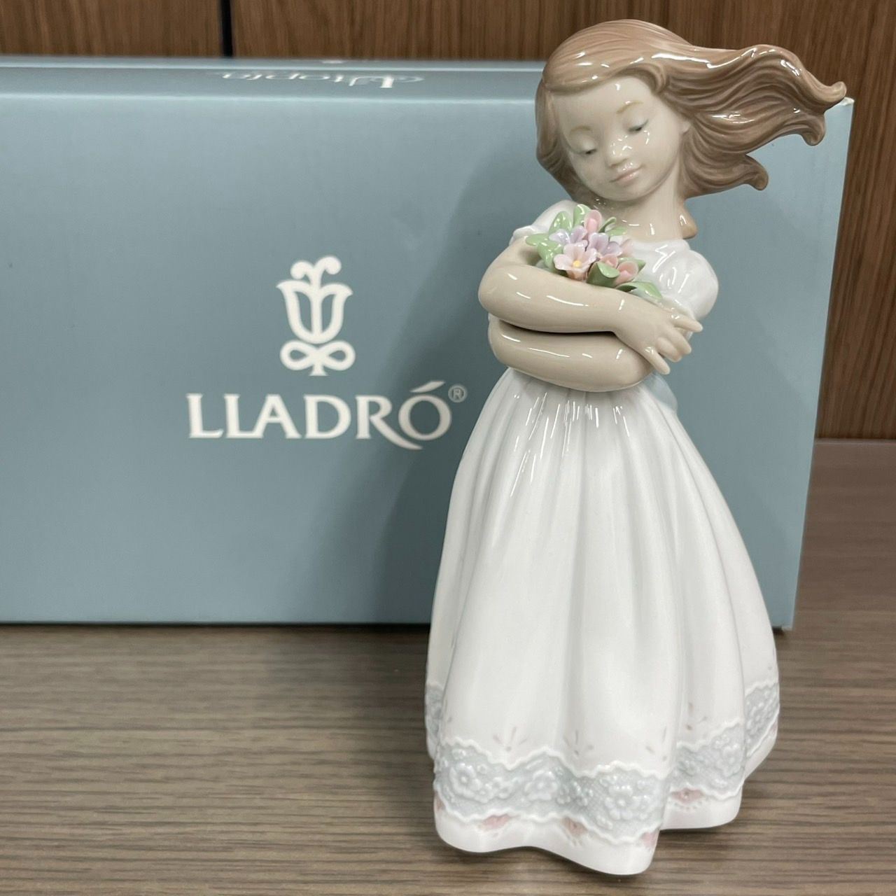 LLADRO Utopia さわやかな風 陶器 LLADRO Utopia さわやかな風 陶器 - メルカリ
