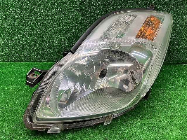 トヨタ　NCP90/95　ヴィッツ　後期　ヘッドライト左　ハロゲン　52-184　A1　レベ付き　241206206
