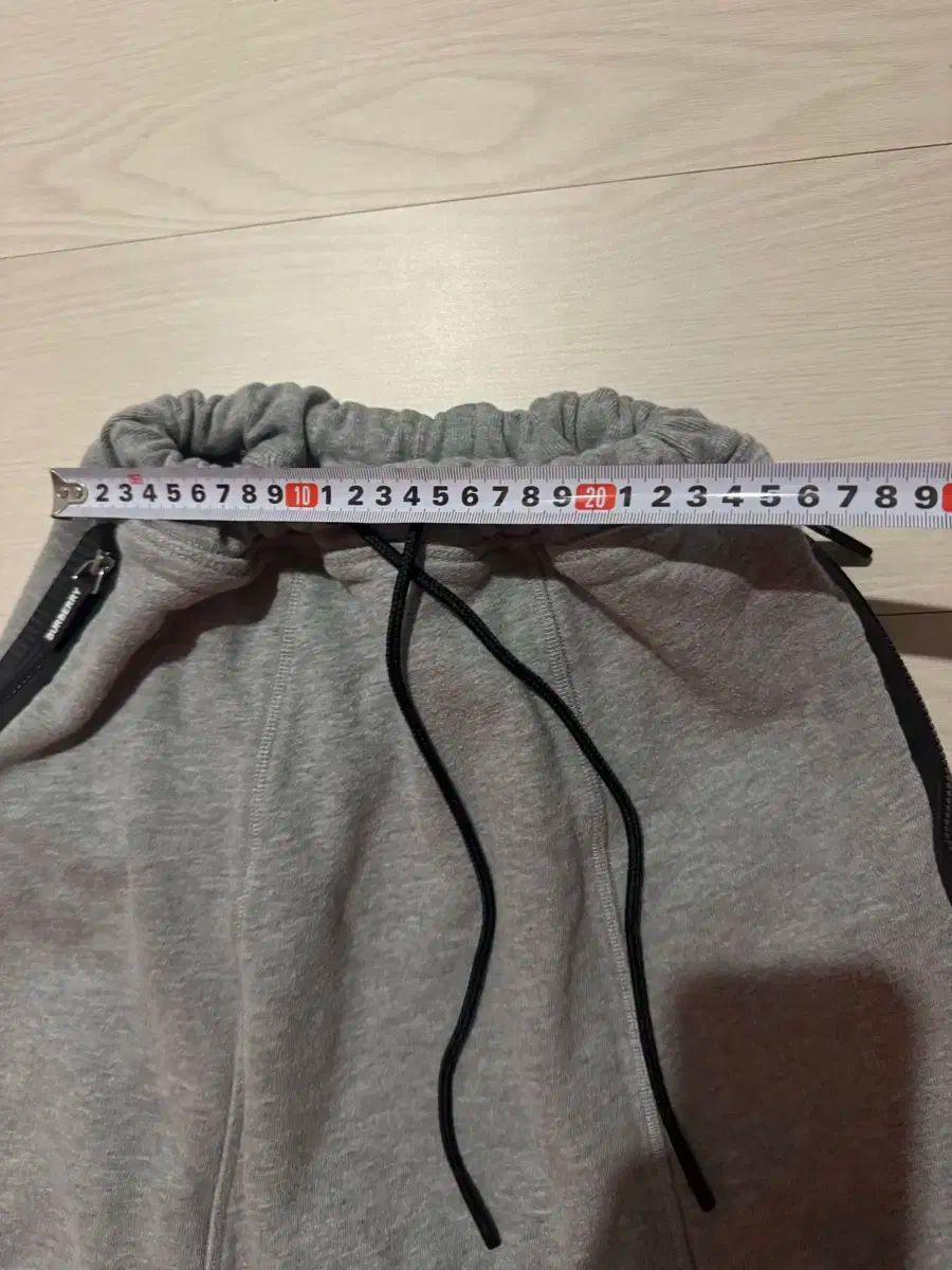 バーバリー ジュニア トレーニング パンツ 14Y 164cm MERCADOAVALIA_COM_BR