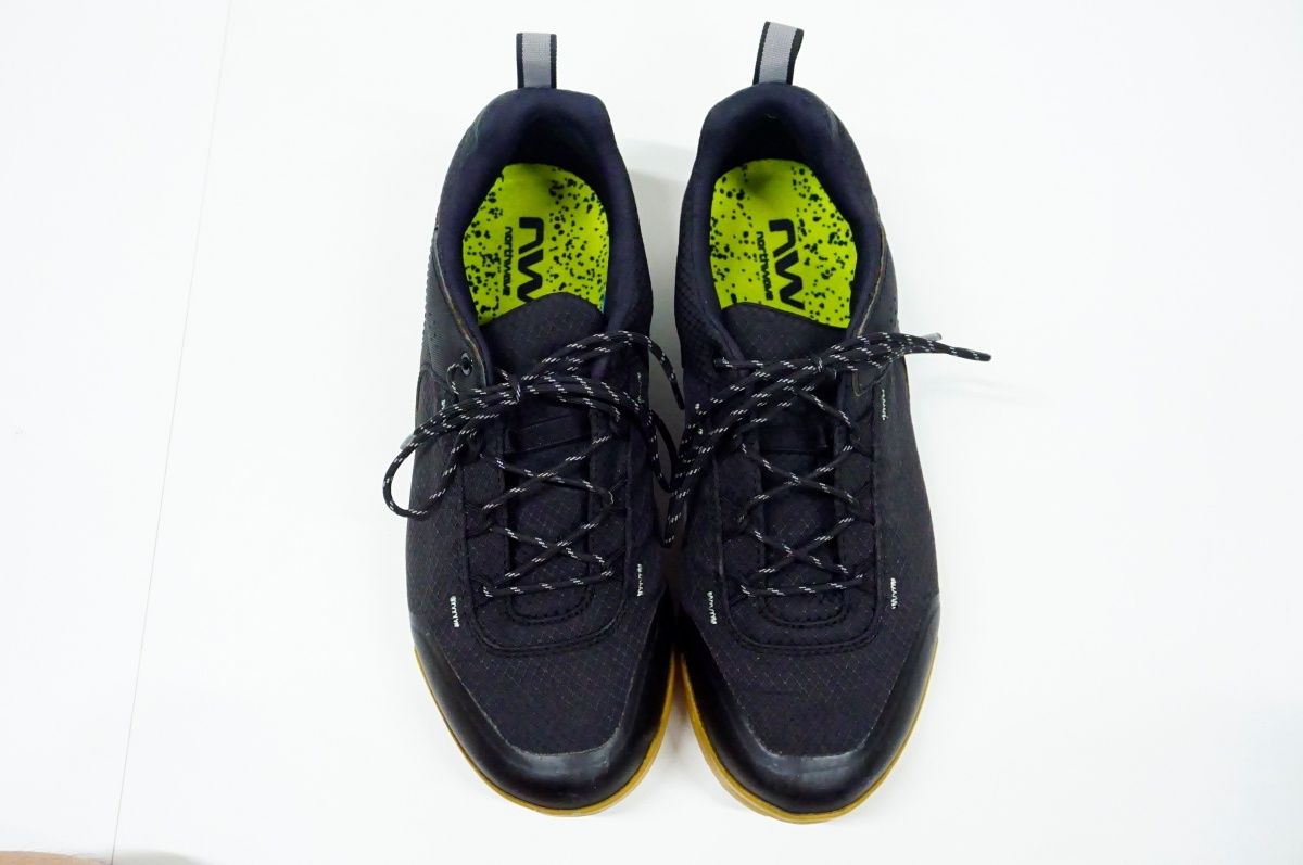 シューズ バイチャリ名古屋大須店