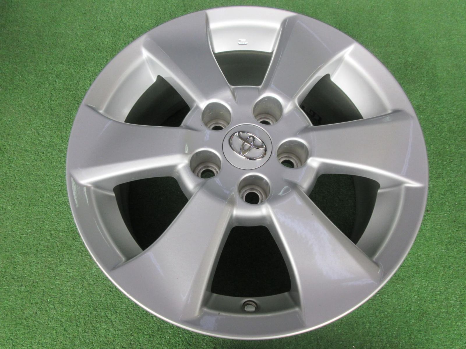 30アルファード純正アルミ16インチとブリヂストンスタッドレス