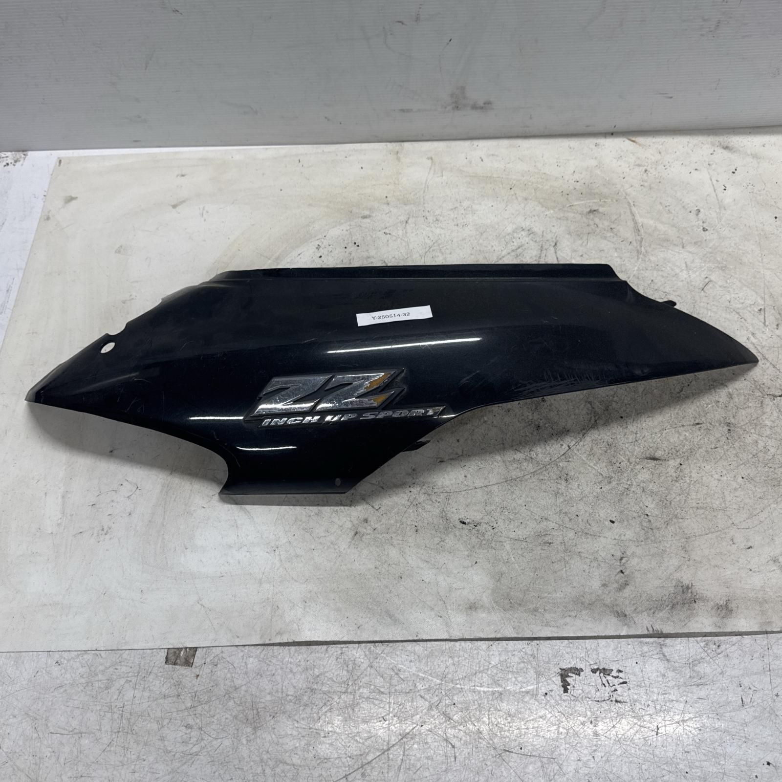 SUZUKI レッツ 50 ZZ ボディカバー 右 スズキ