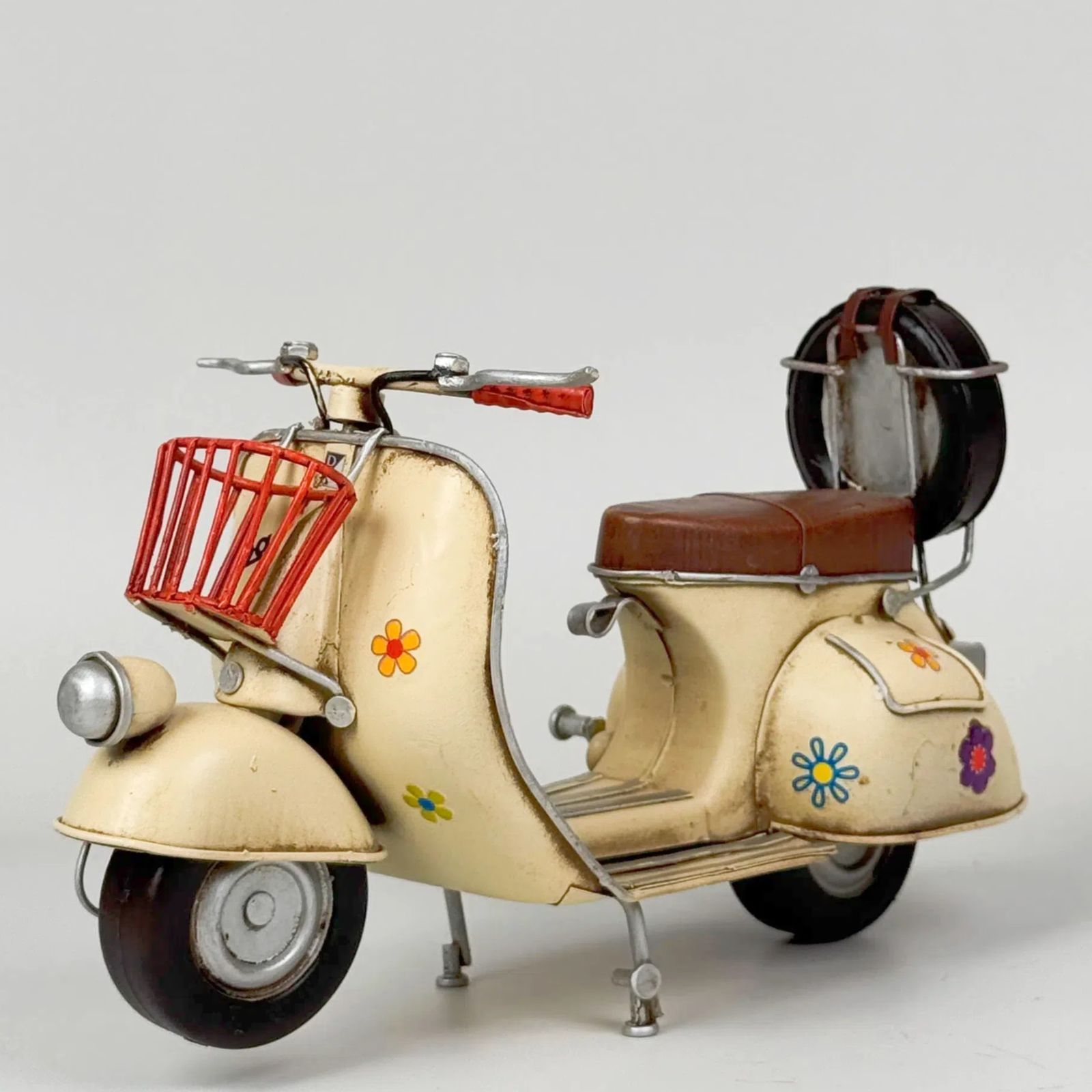VESPA【ベスパ】 、ベスパペダル自転車、 レトロ 三輪車足漕ぎ 、ブリキ VESPA【ベスパ】 、ベスパペダル自転車、 レトロ 三輪車足漕ぎ