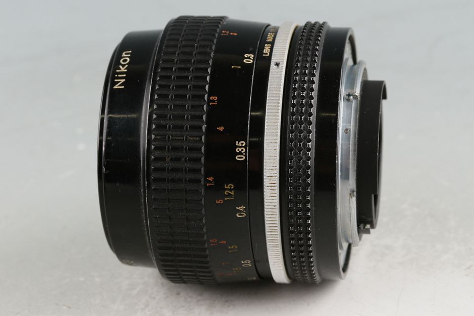 Nikon F2 Photomic DP-1 + Micro-Nikkor 55mm F/3.5 Non-Ai Lens