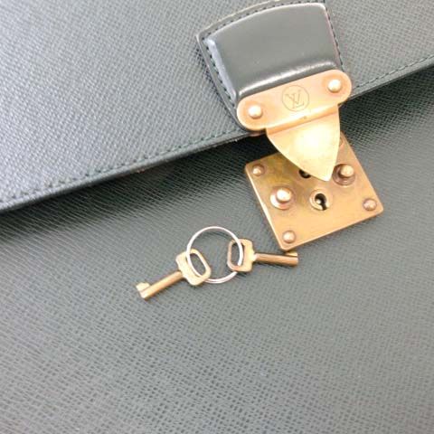 ルイヴィトン LOUIS VUITTON M30074 タイガ ルヴィエットクラド