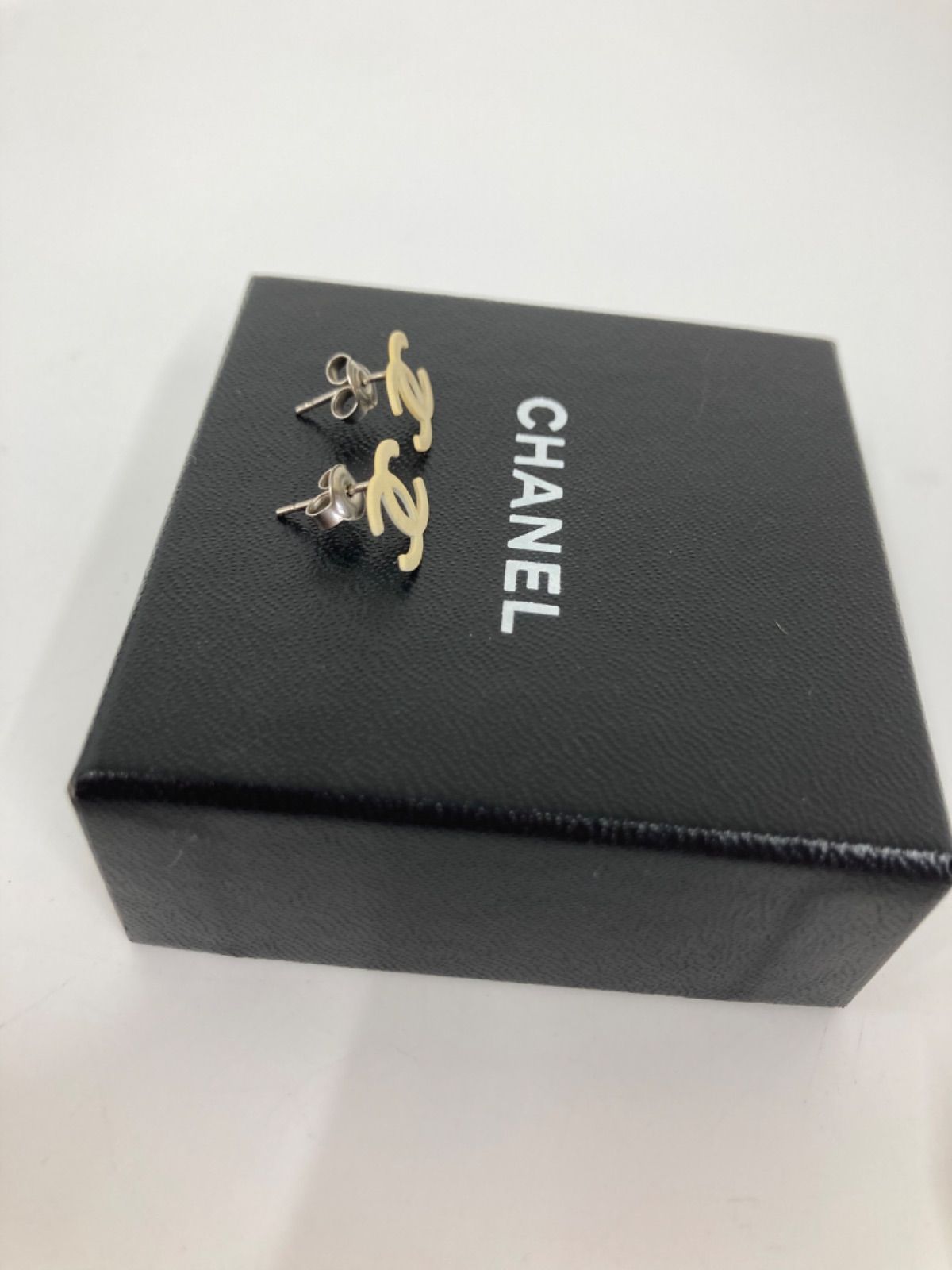 CHANEL イヤーカフ　片耳　ココマーク　刻印　箱付き 2025年最新】シャネル イヤーカフの人気アイテム - メルカリ