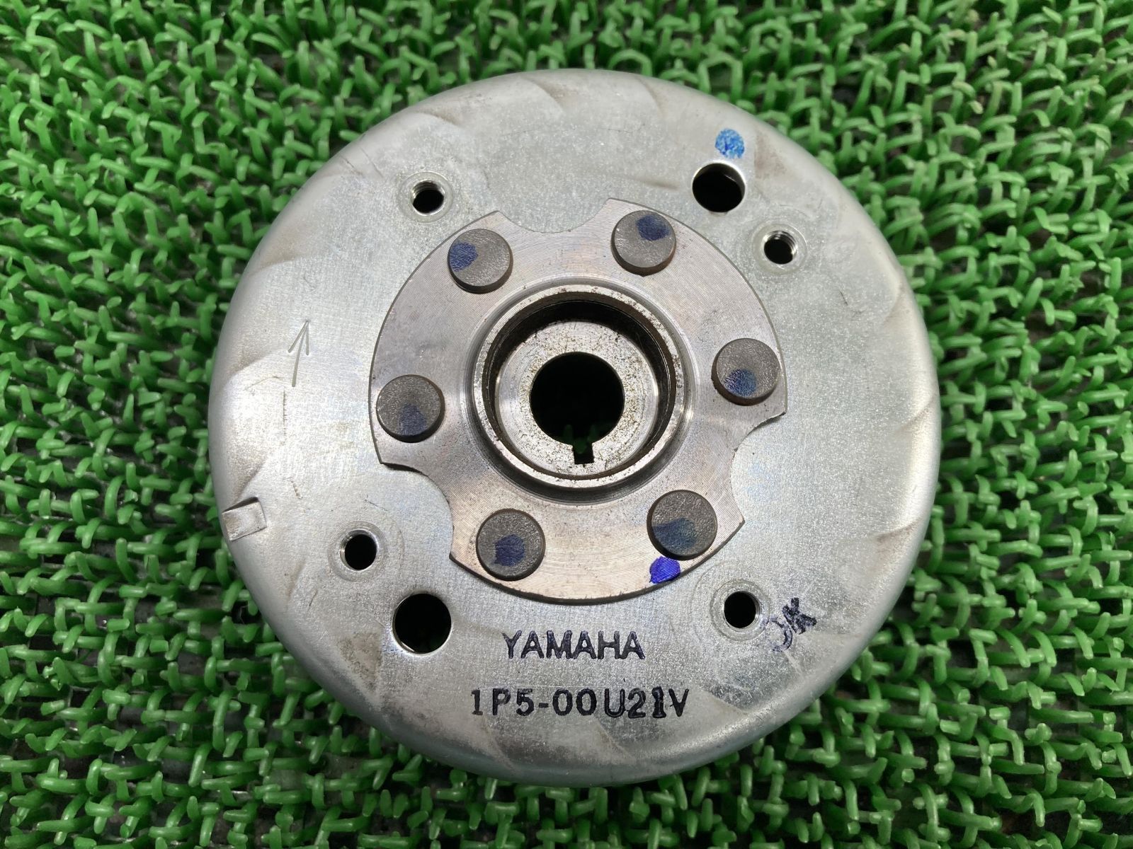 BW’S125 フライホイール 1P5 ヤマハ 純正 中古 バイク 部品 SE451 ビーウィズ125 シグナスX125 マグネットローター 割れ欠け無し