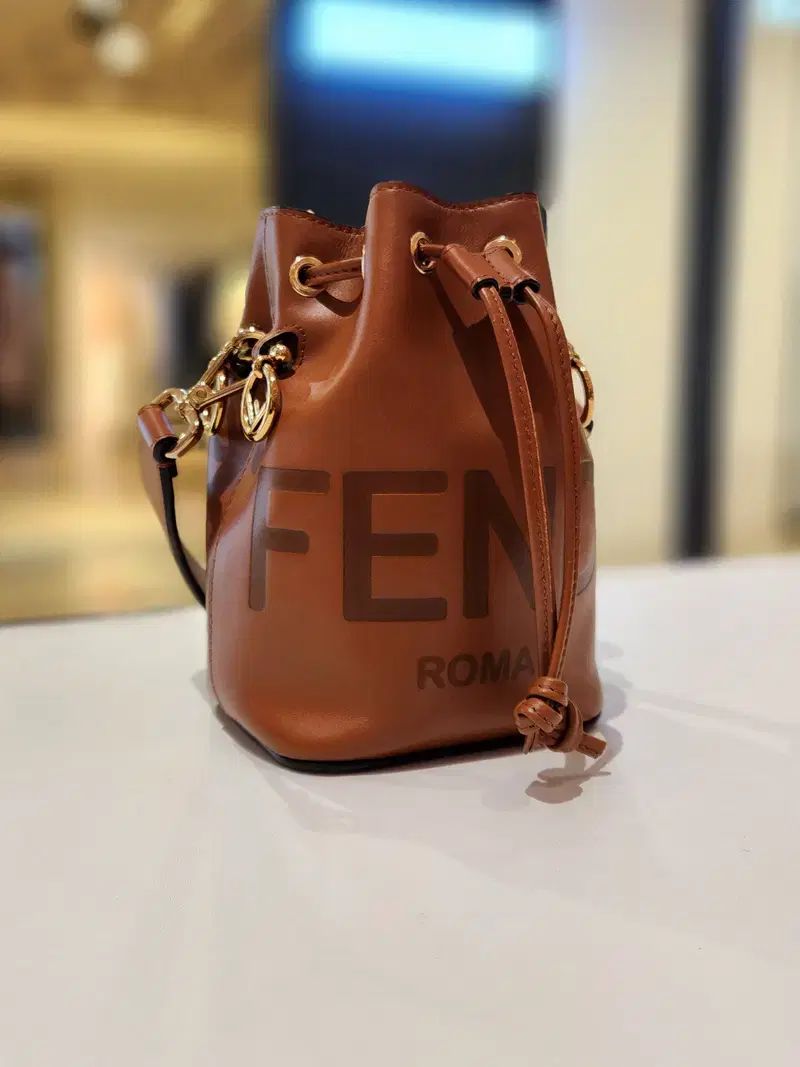 フェンディ モントレゾール ミニ バケット クロスバック 8BS010