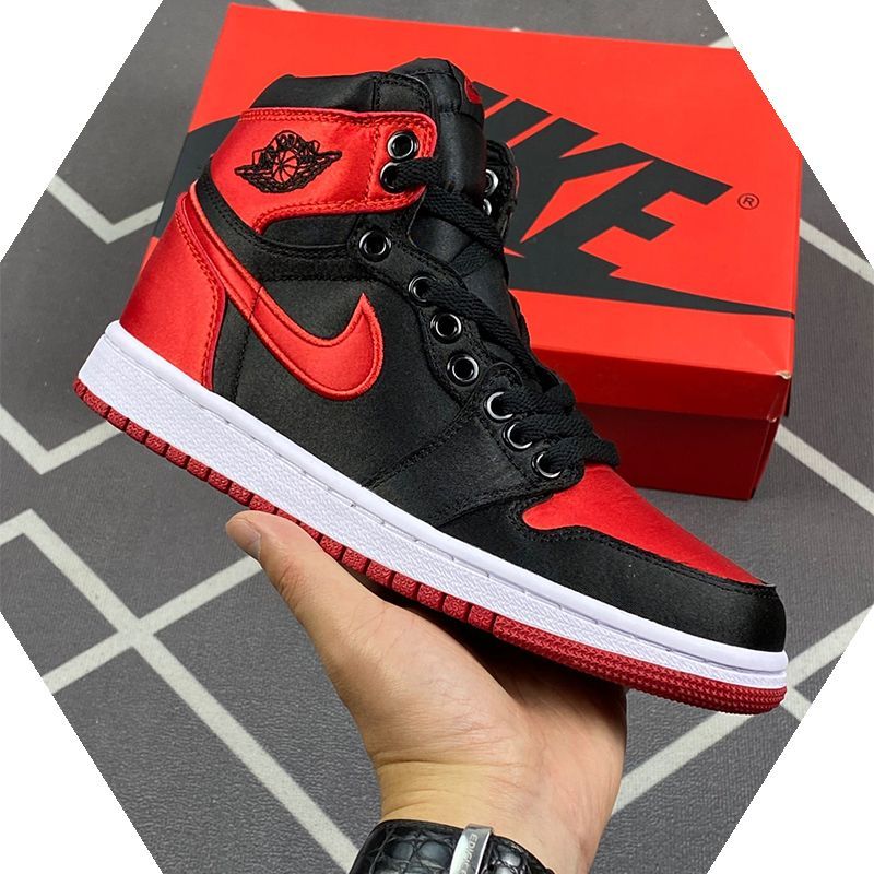 本日の新品は未使用です Nike Jordan Air Jordan 1 High OG Satin Bred  並行輸入品【FD4810-061】