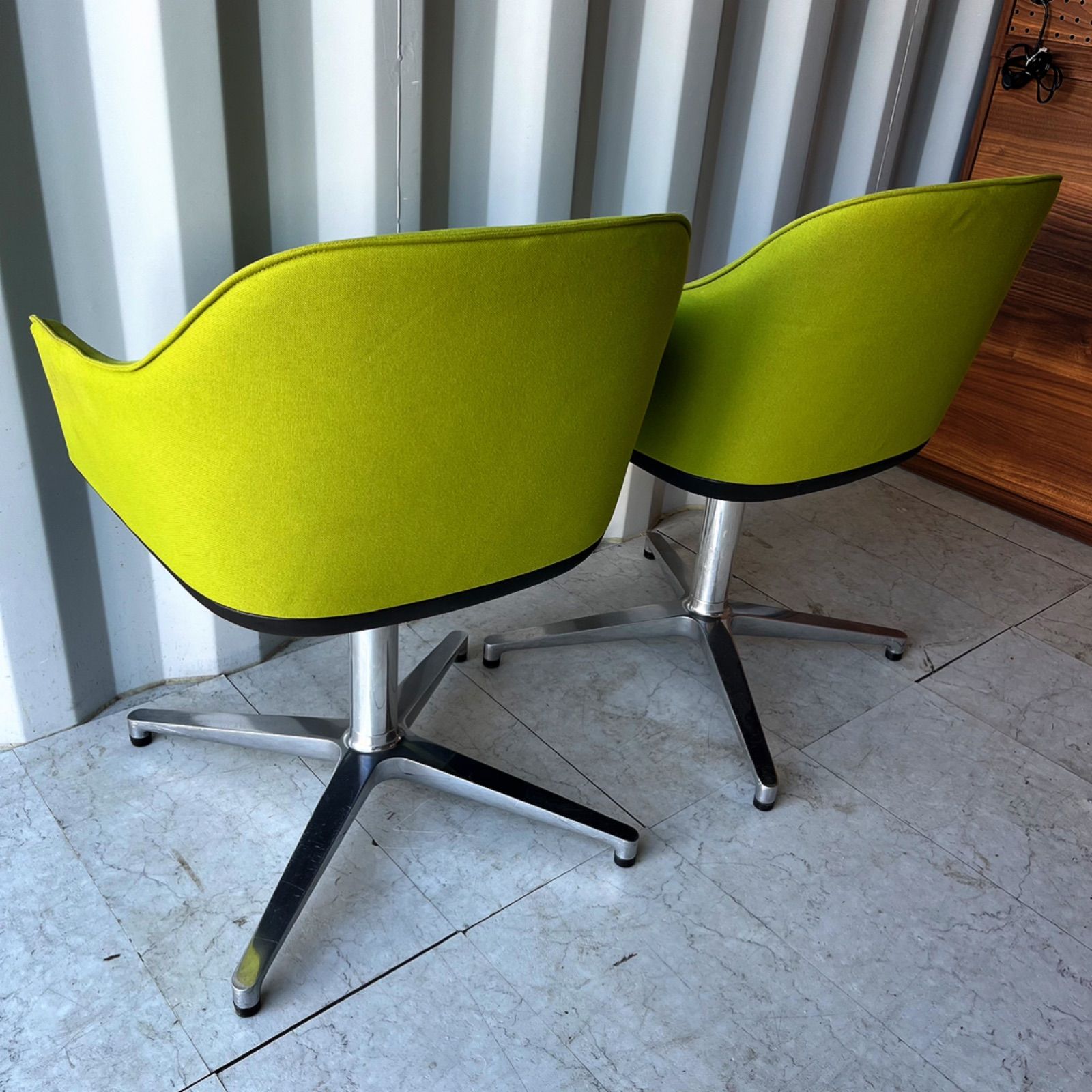 取付無料！ヴィトラ ソフトシェルチェア フォースターベース オフィスチェア2脚✨ 取付無料！ヴィトラ ソフトシェルチェア フォースターベース オフィス