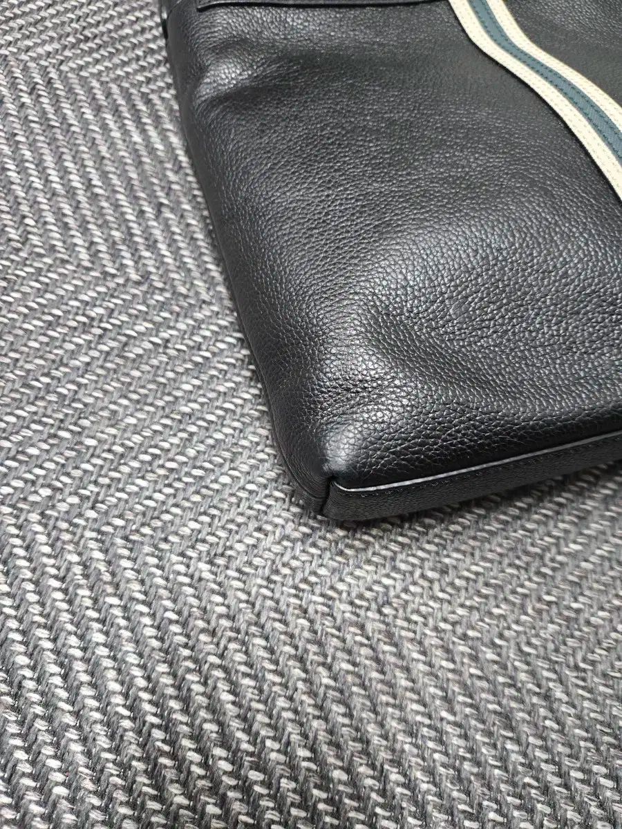 メッセンジャーバッグ