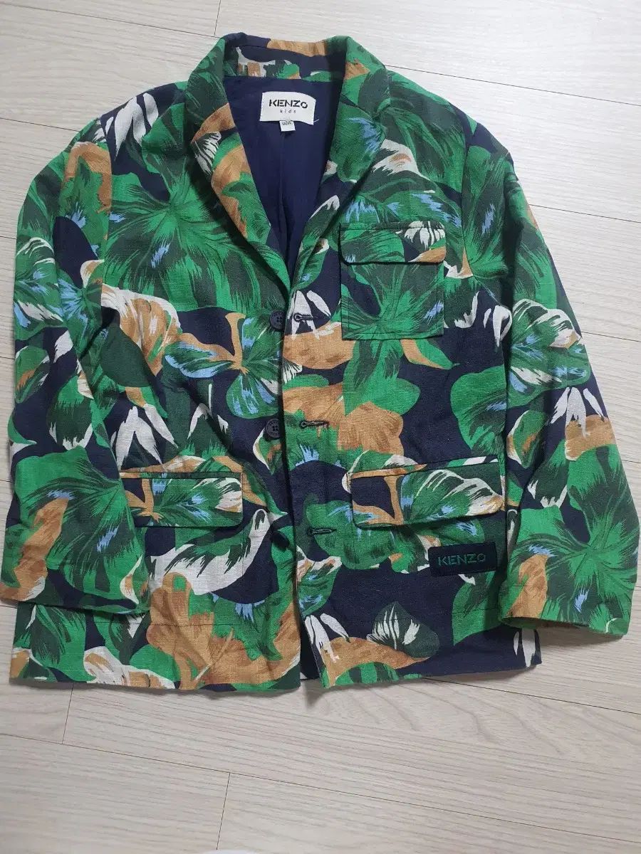 超激得，本物保証 KENZO キッズ フローラル ジャケット 6A ／ 116 状態良好 洗濯が完了しました その他