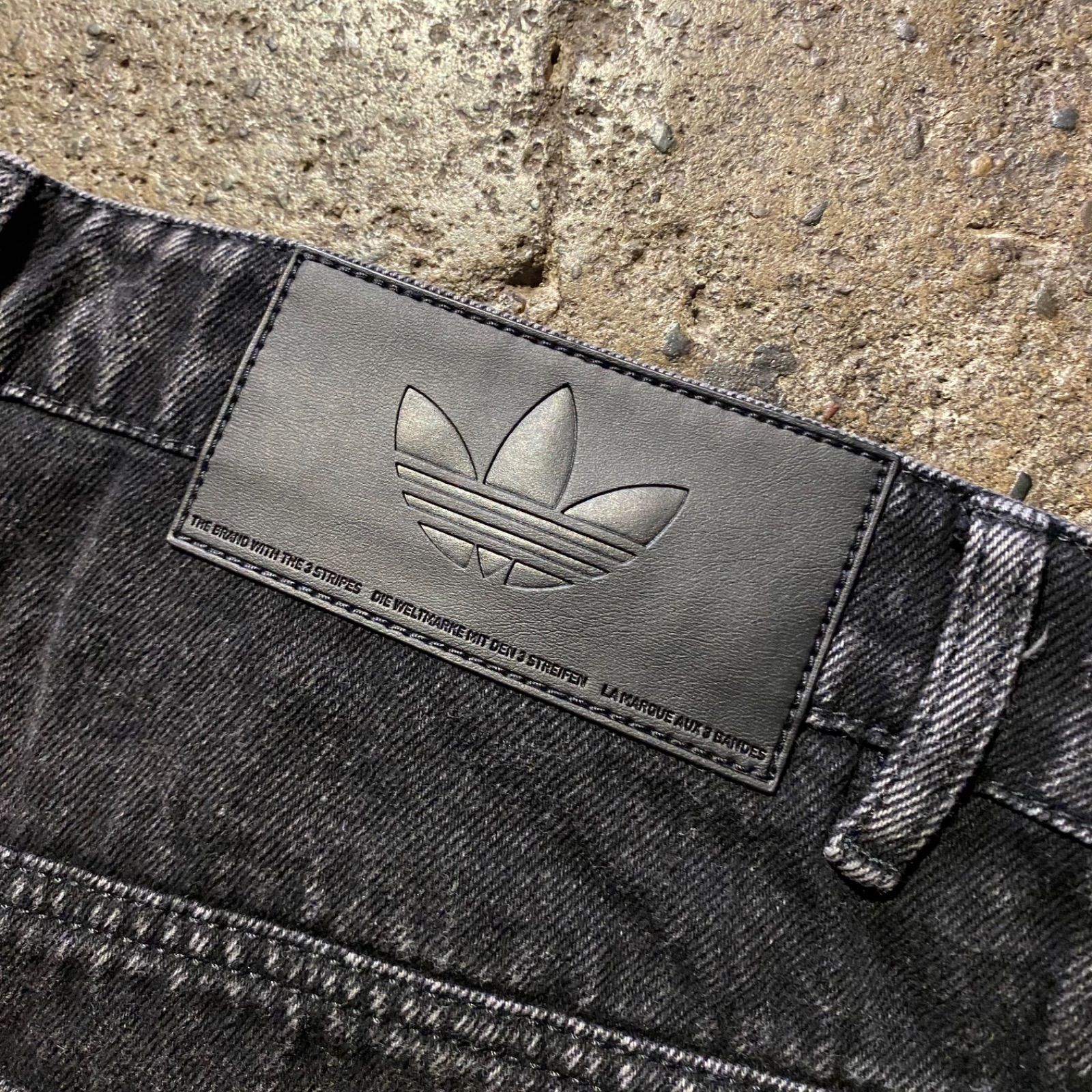 完売36インチ新品ブラックadidas国内正規品ファイヤーバード デニムパンツ黒 adidas アディダスオリジナルス アディカラー ファイヤーバード