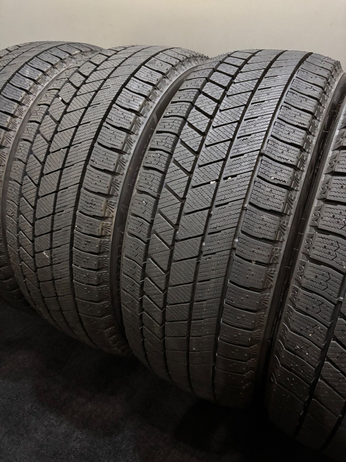 イボ付き 225 40R18 BRIDGESTONE VRX3 22年製 スタッドレス 4本 ブリヂストン ブリザック ゴルフ プジョー 1シリーズ 南4-K147