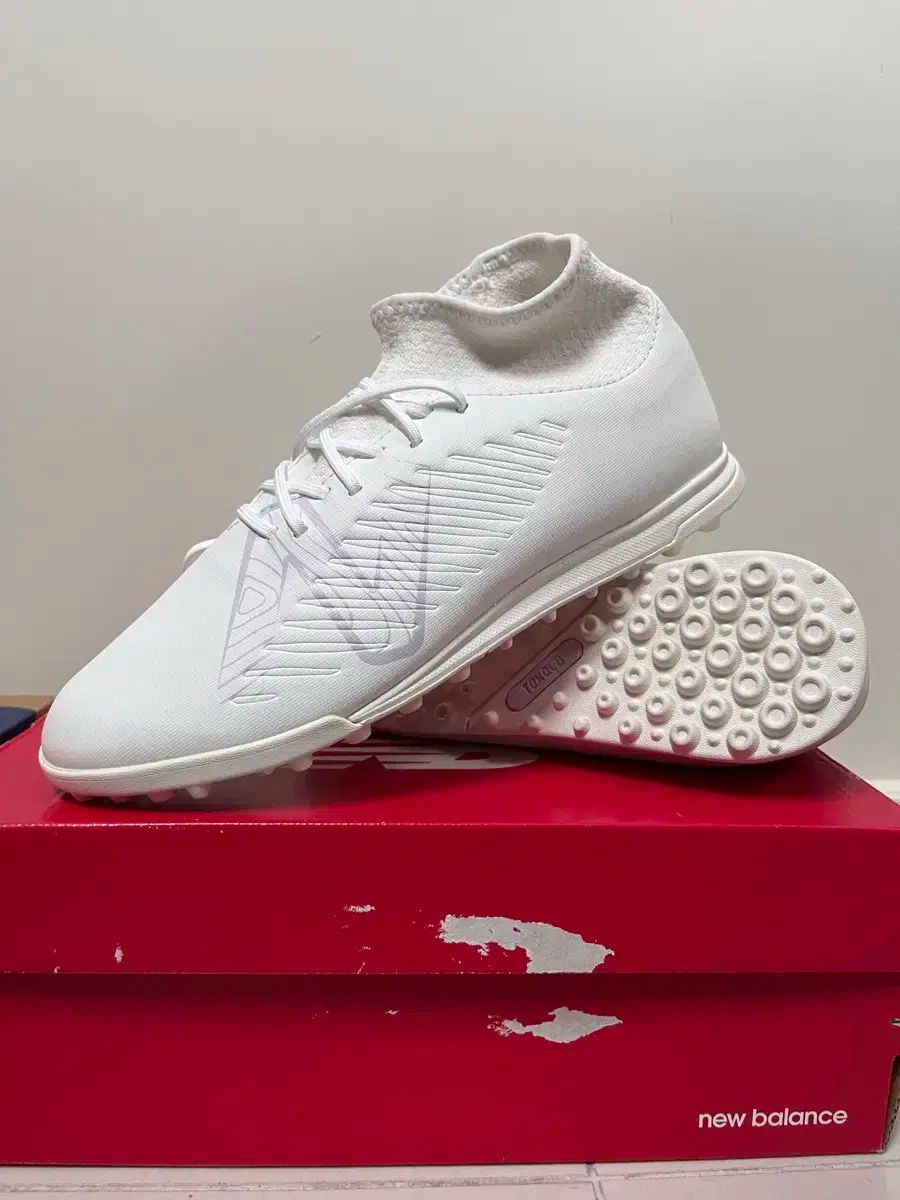 New Balance ニューバランス サッカーシューズ TEKELA V4 TF 260