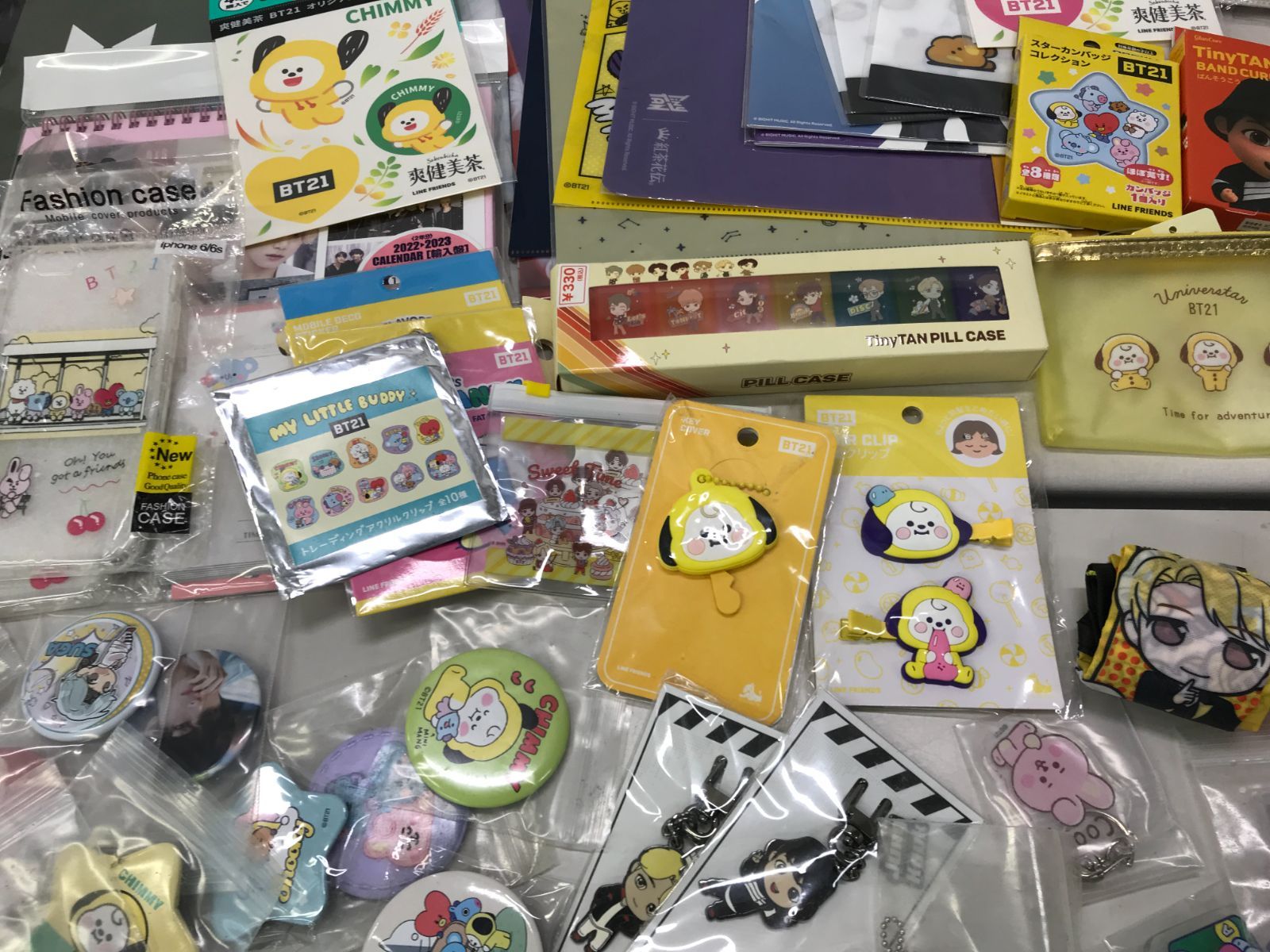 BTS Tiny TAN BT21 ぬいぐるみ ポスター アクスタ バッジ 他