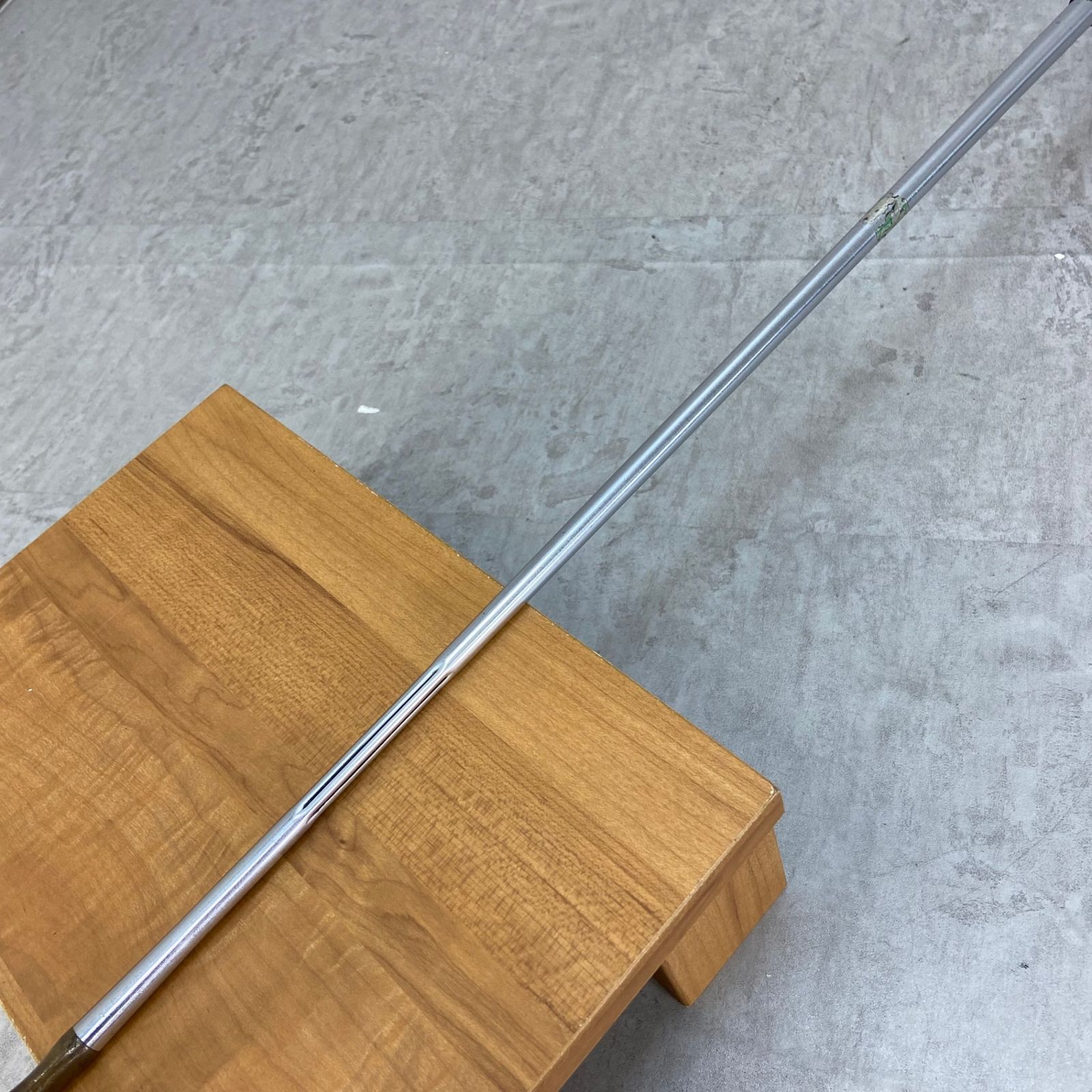 アクシネット ブルズアイ メンズゴルフパター カーボン 右利き用