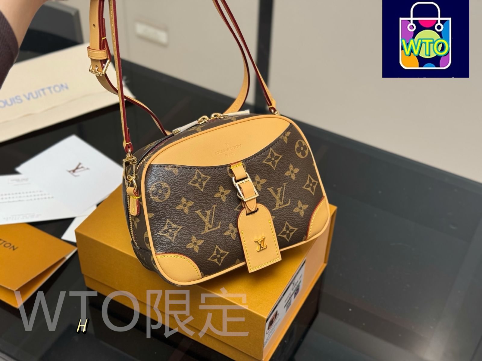 バッグ DEAUVILLE MINI MNG WIN CHANEL Pink Small Shopping Bag Deauville Tote Gold HW Pouch