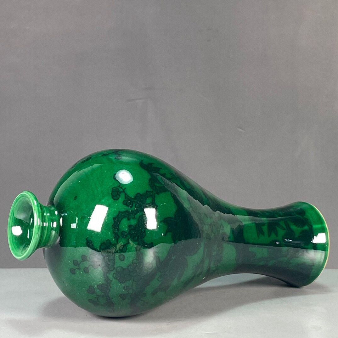 清乾隆緑釉回転式透かし彫り香炉 景徳鎮 陶磁器 装飾品 工芸品 美術品 置物 清乾隆青花人物花鳥六方賞瓶 景徳鎮 陶磁器 装飾品 現代工芸品