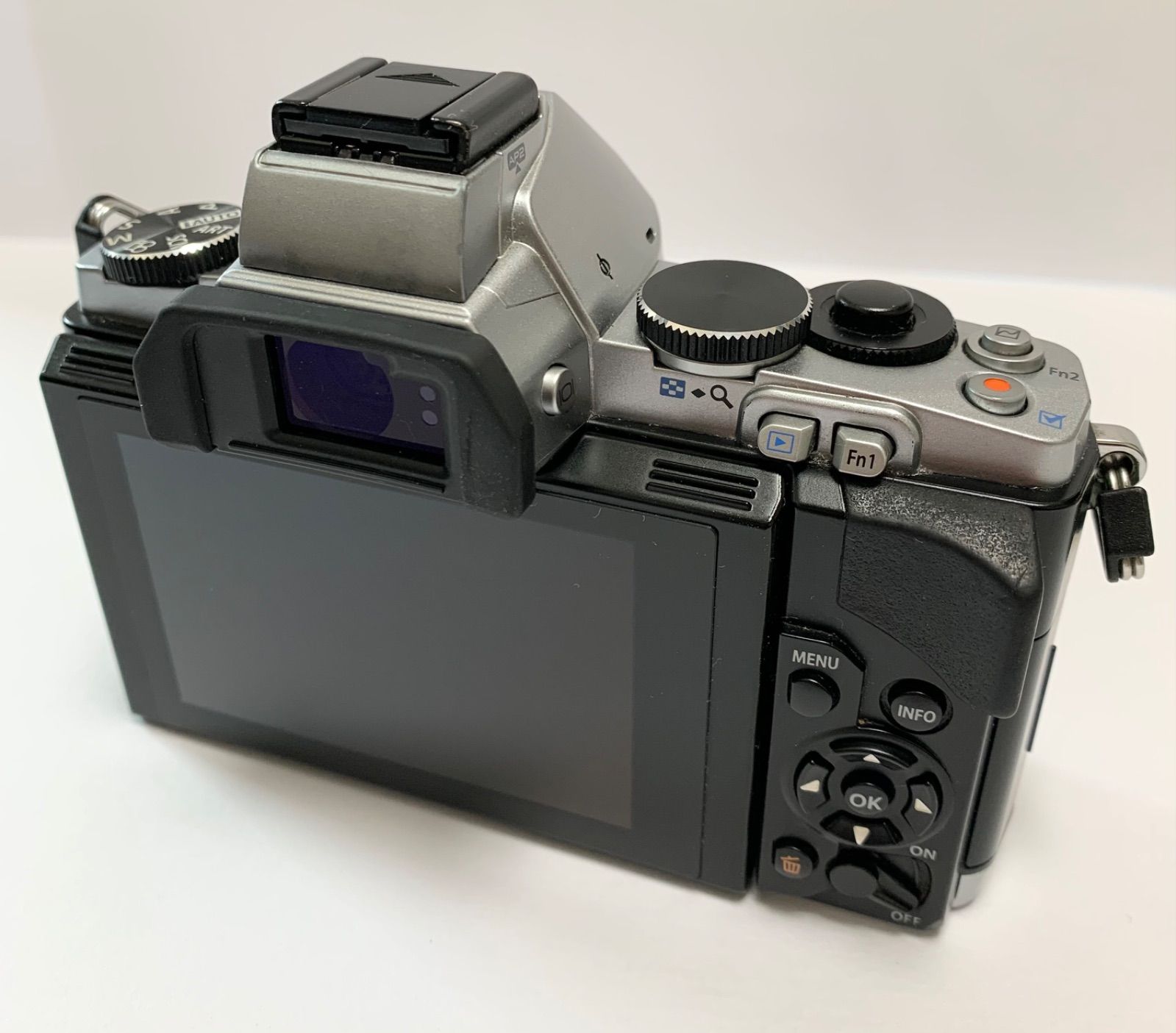 OLYMPUS オリンパス μ795SW デジカメ　シルバー オリンパス μ795SW ダークシルバー | コンパクトデジタルカメラ